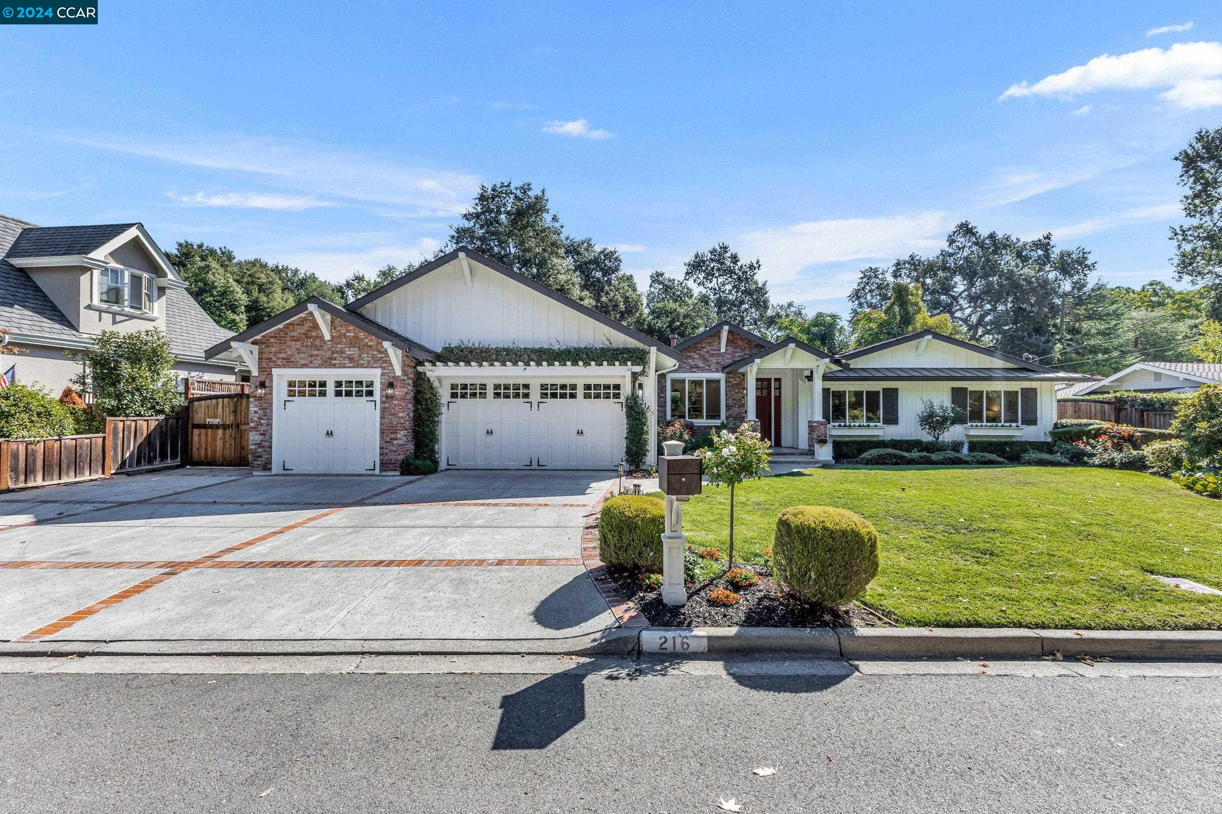 216 Fairway Dr