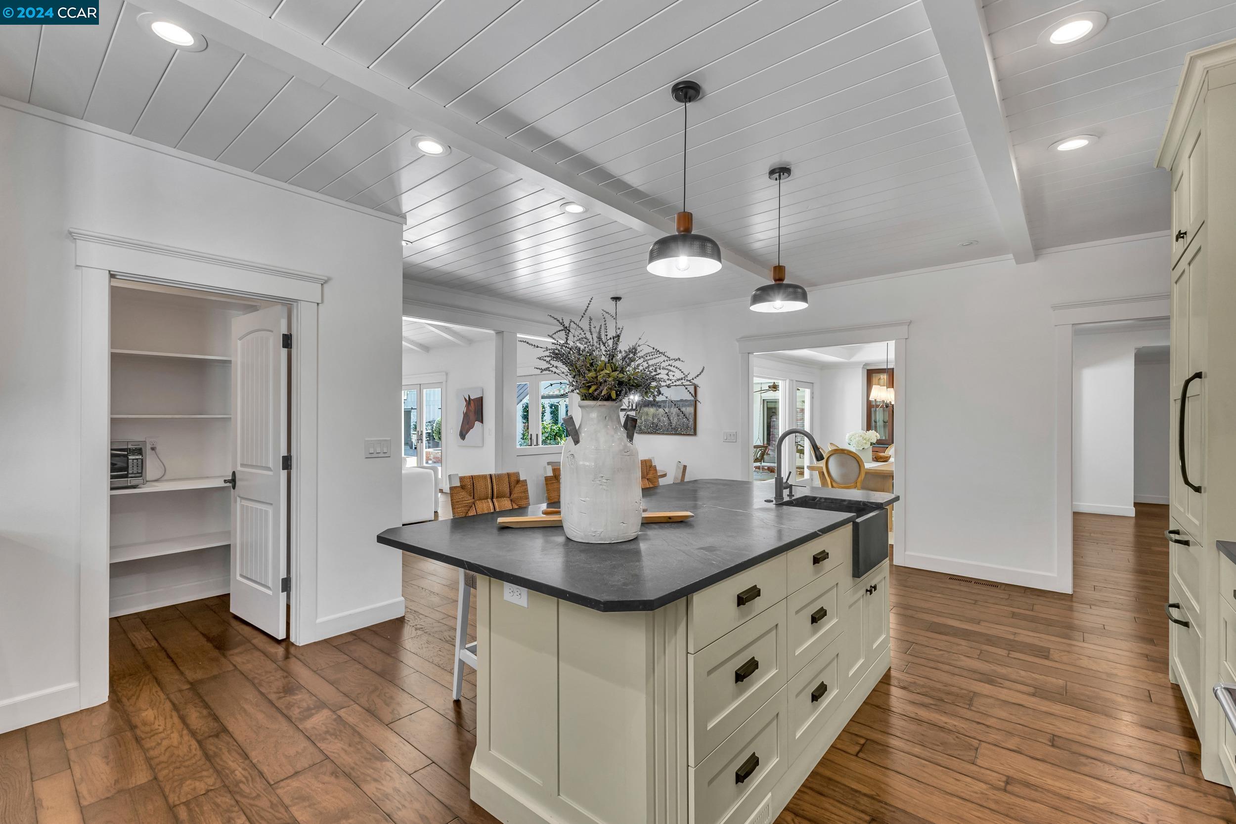 216 Fairway Dr