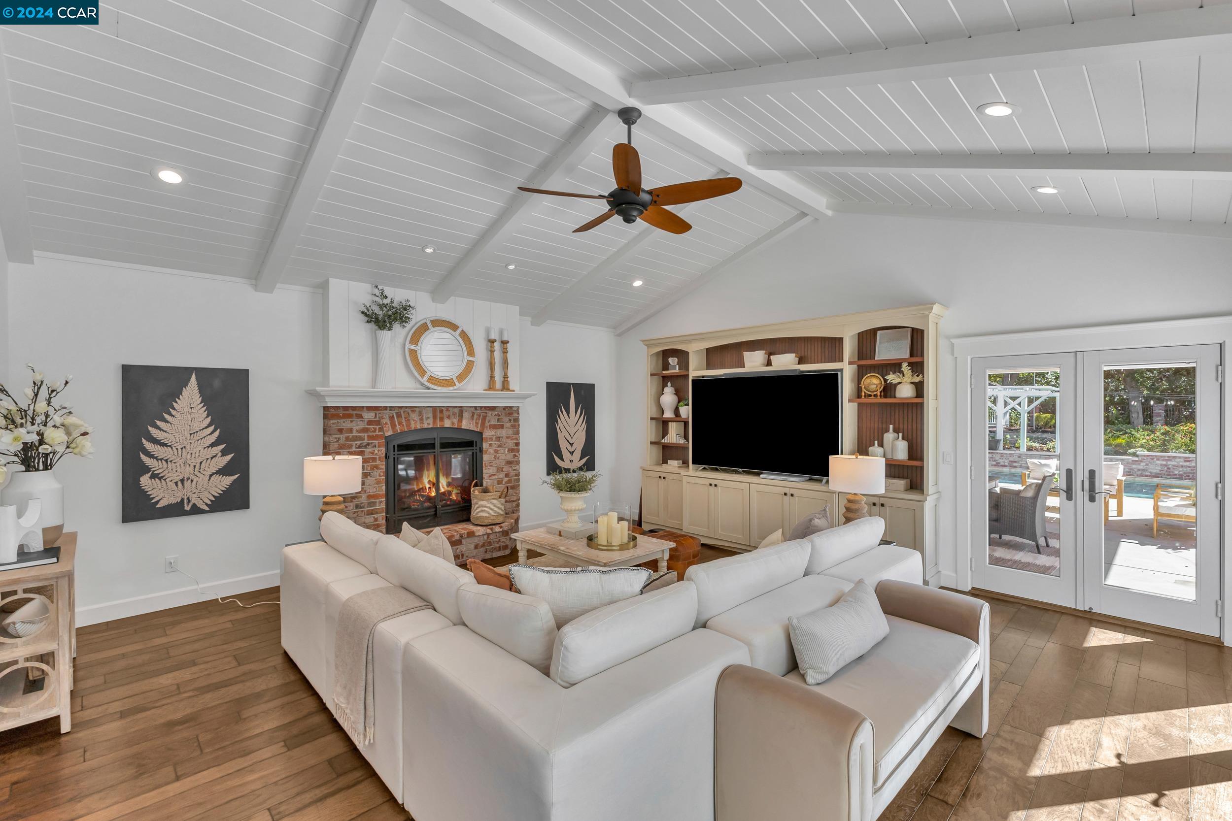 216 Fairway Dr