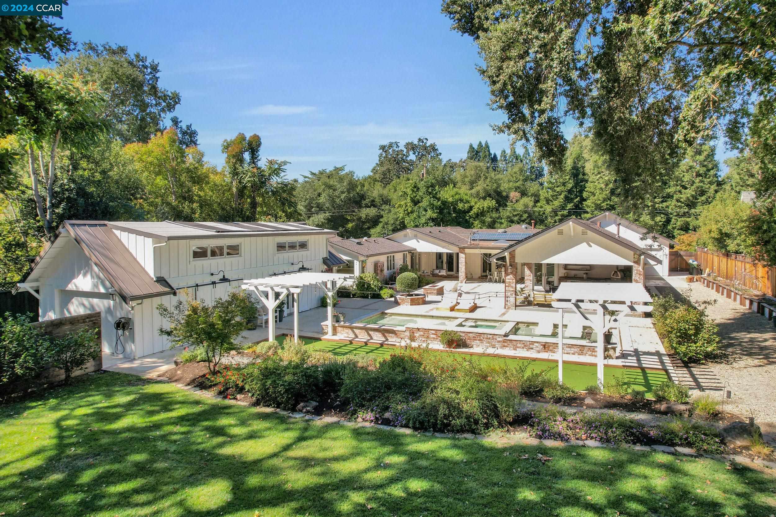 216 Fairway Dr