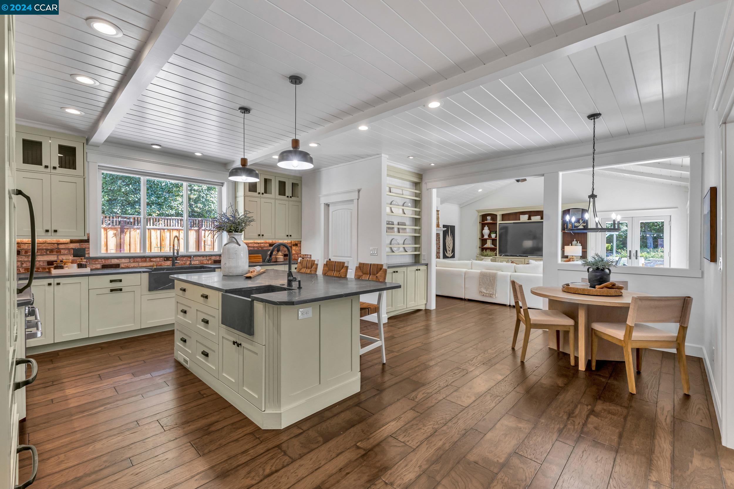 216 Fairway Dr