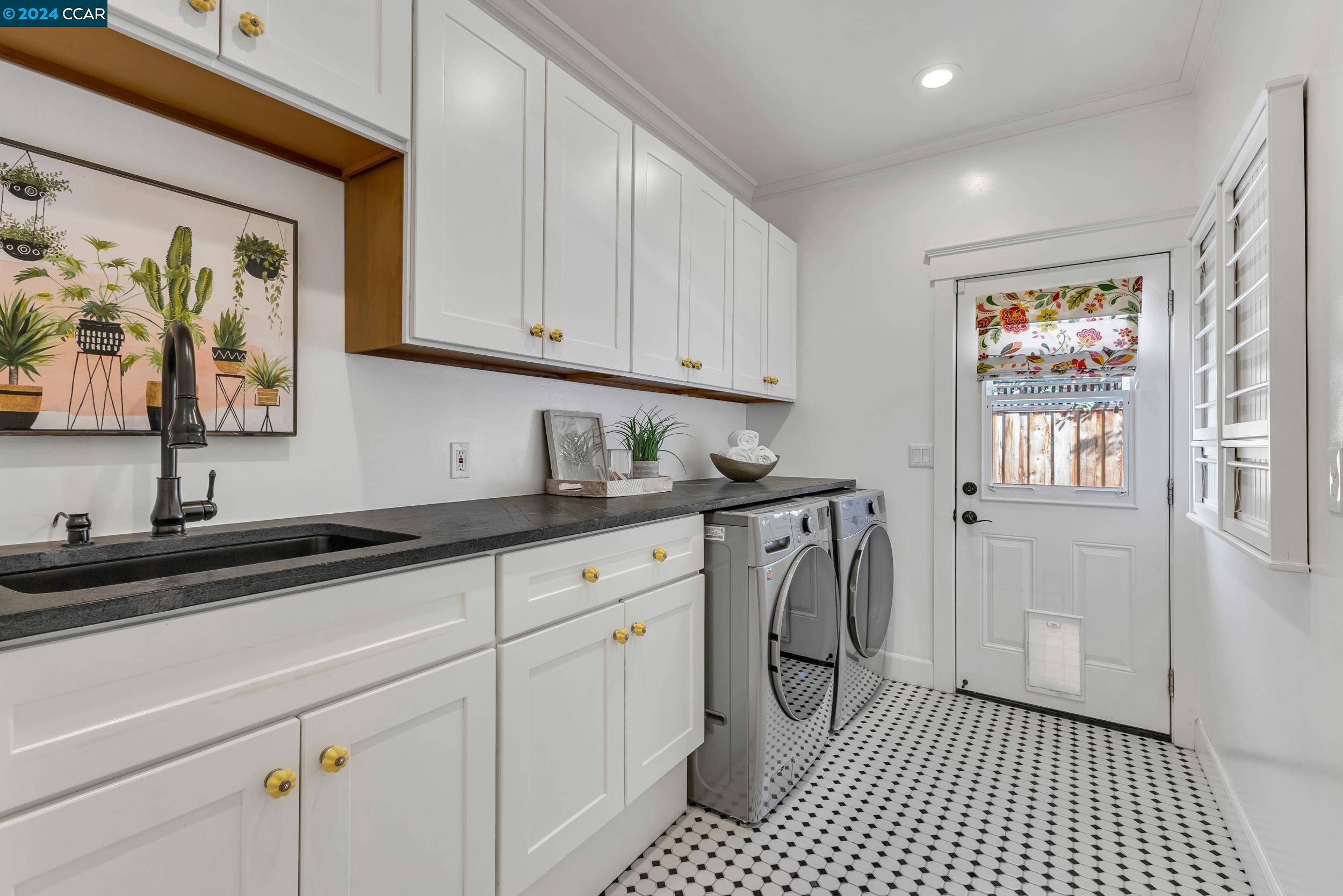 216 Fairway Dr