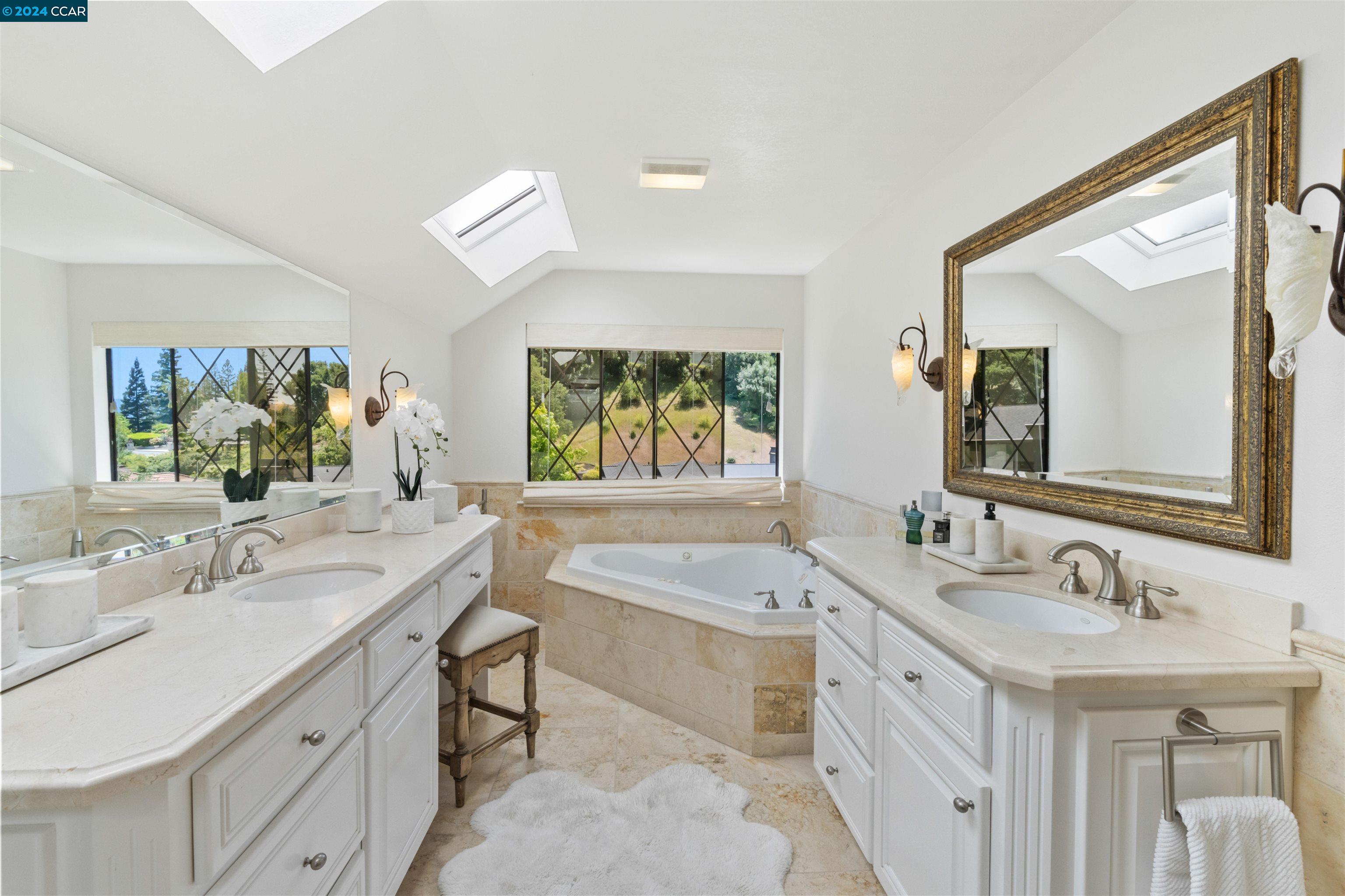 2537 Rolling Hills Ct