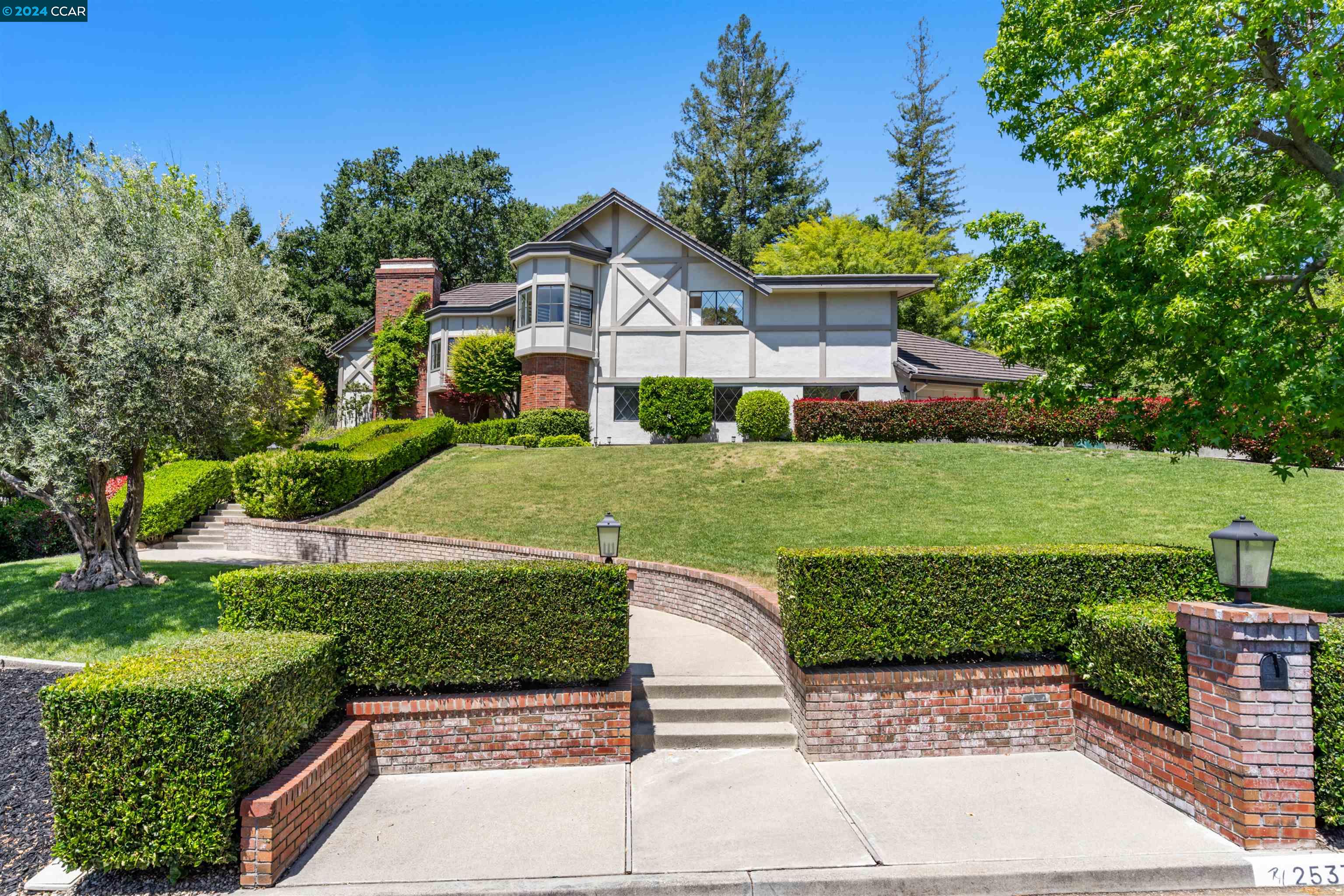2537 Rolling Hills Ct