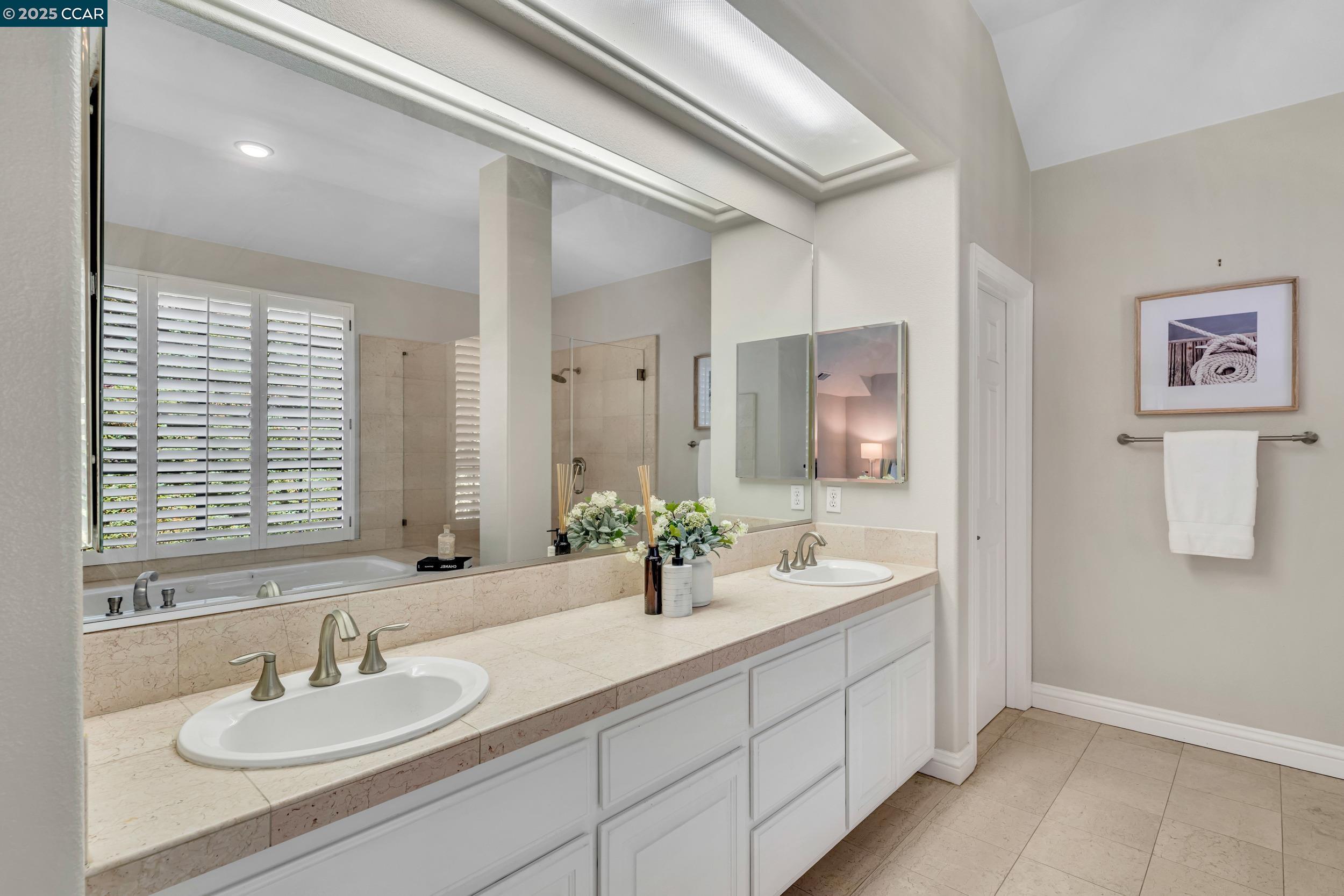 40 Oak Trail Ct