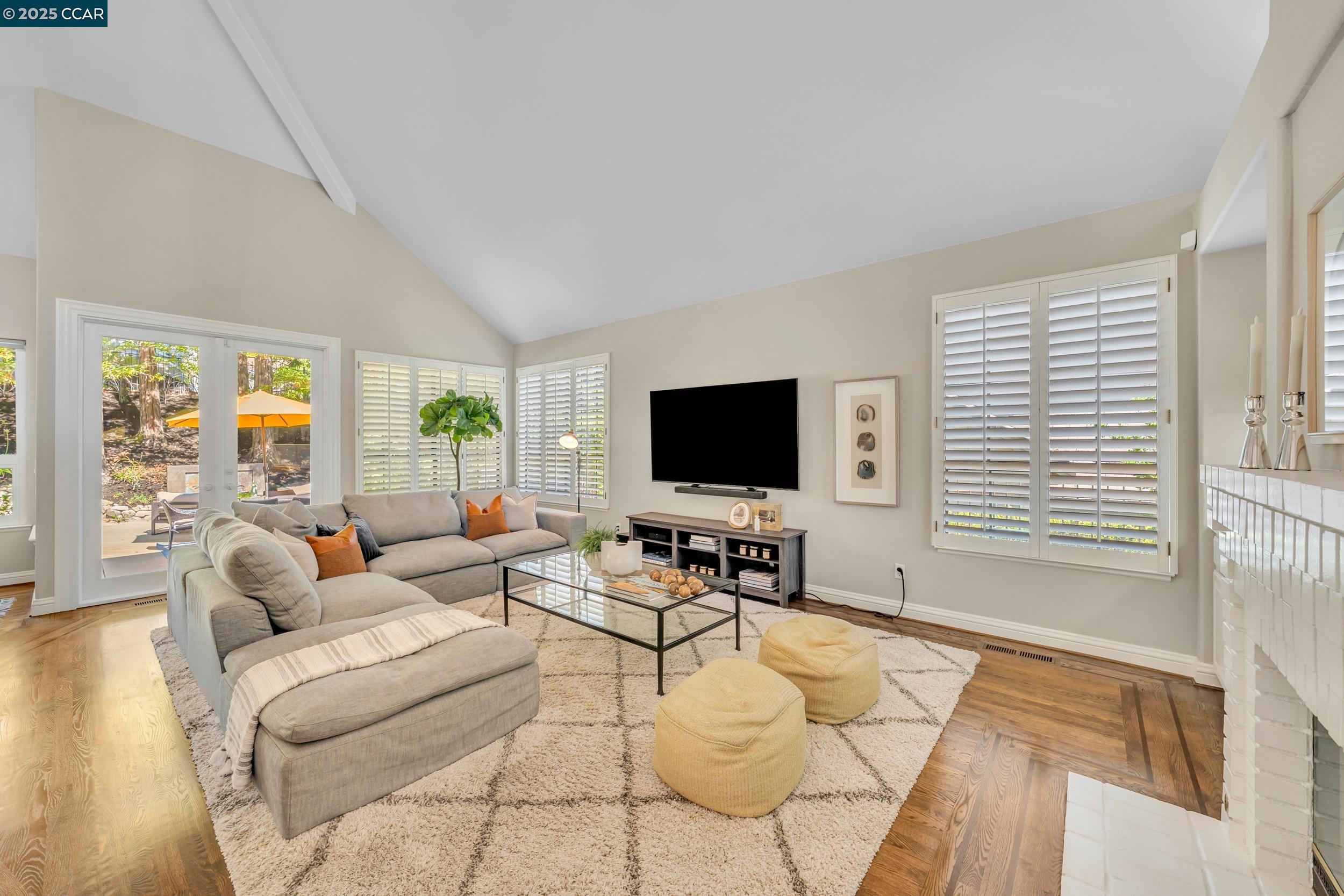40 Oak Trail Ct