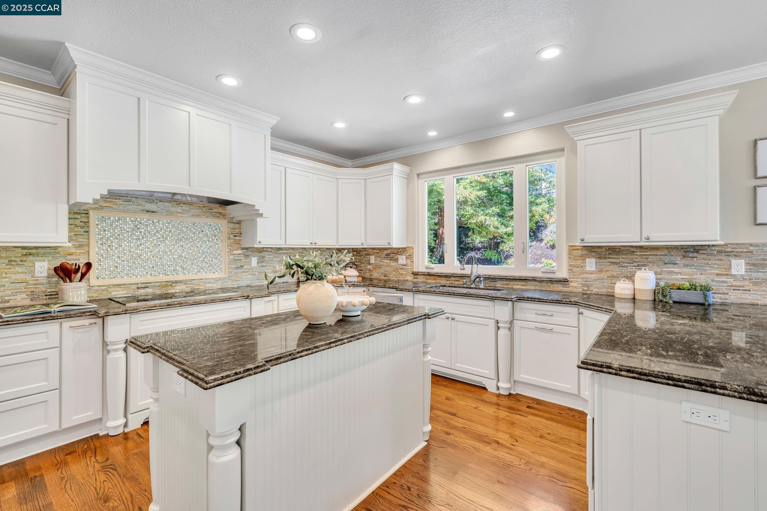 40 Oak Trail Ct