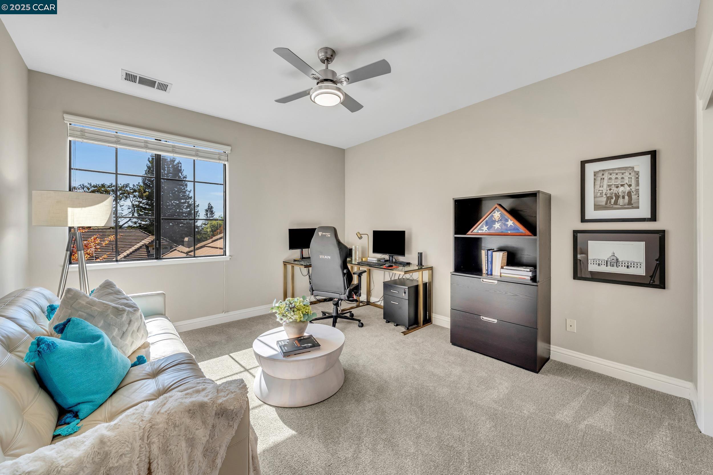 40 Oak Trail Ct