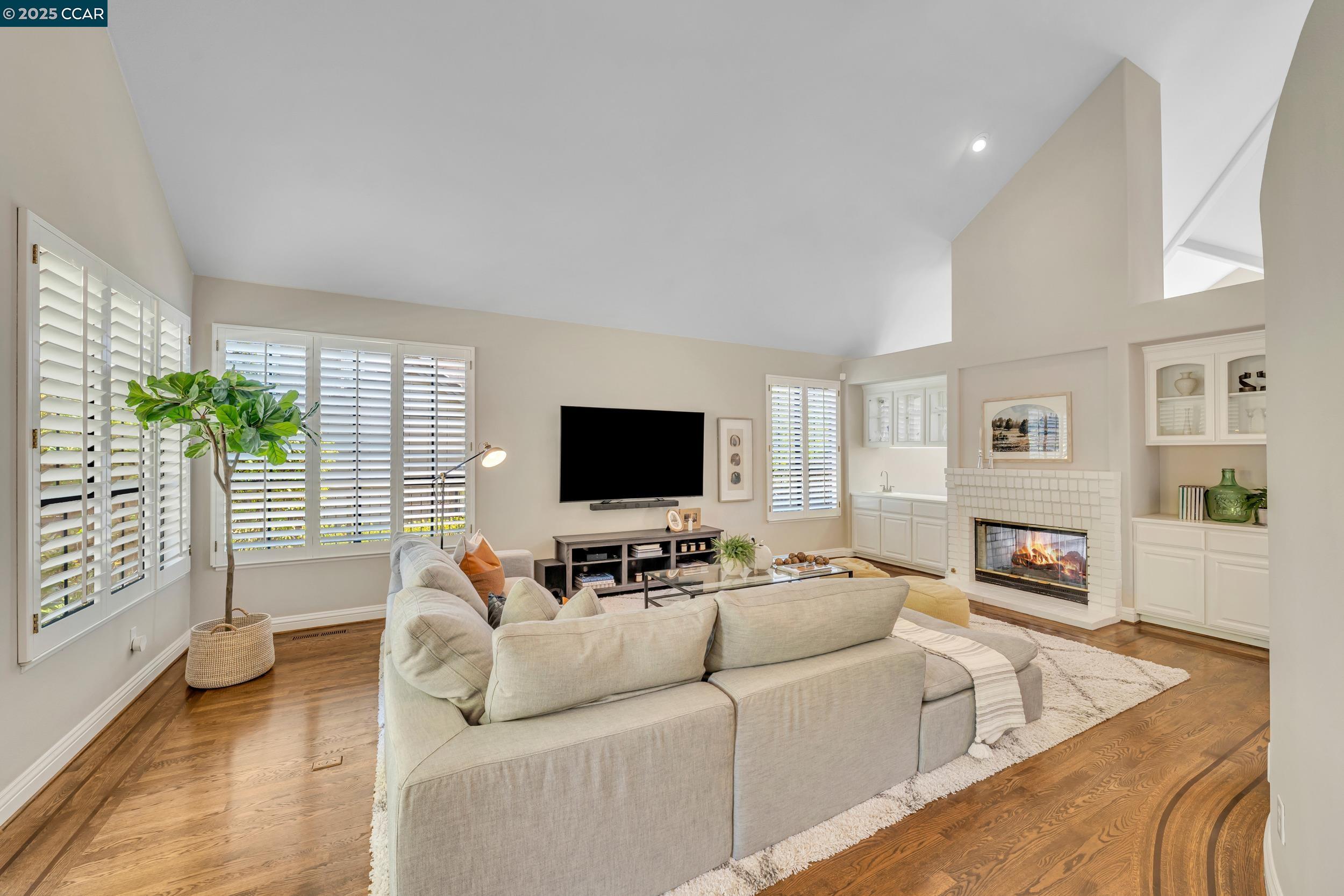 40 Oak Trail Ct