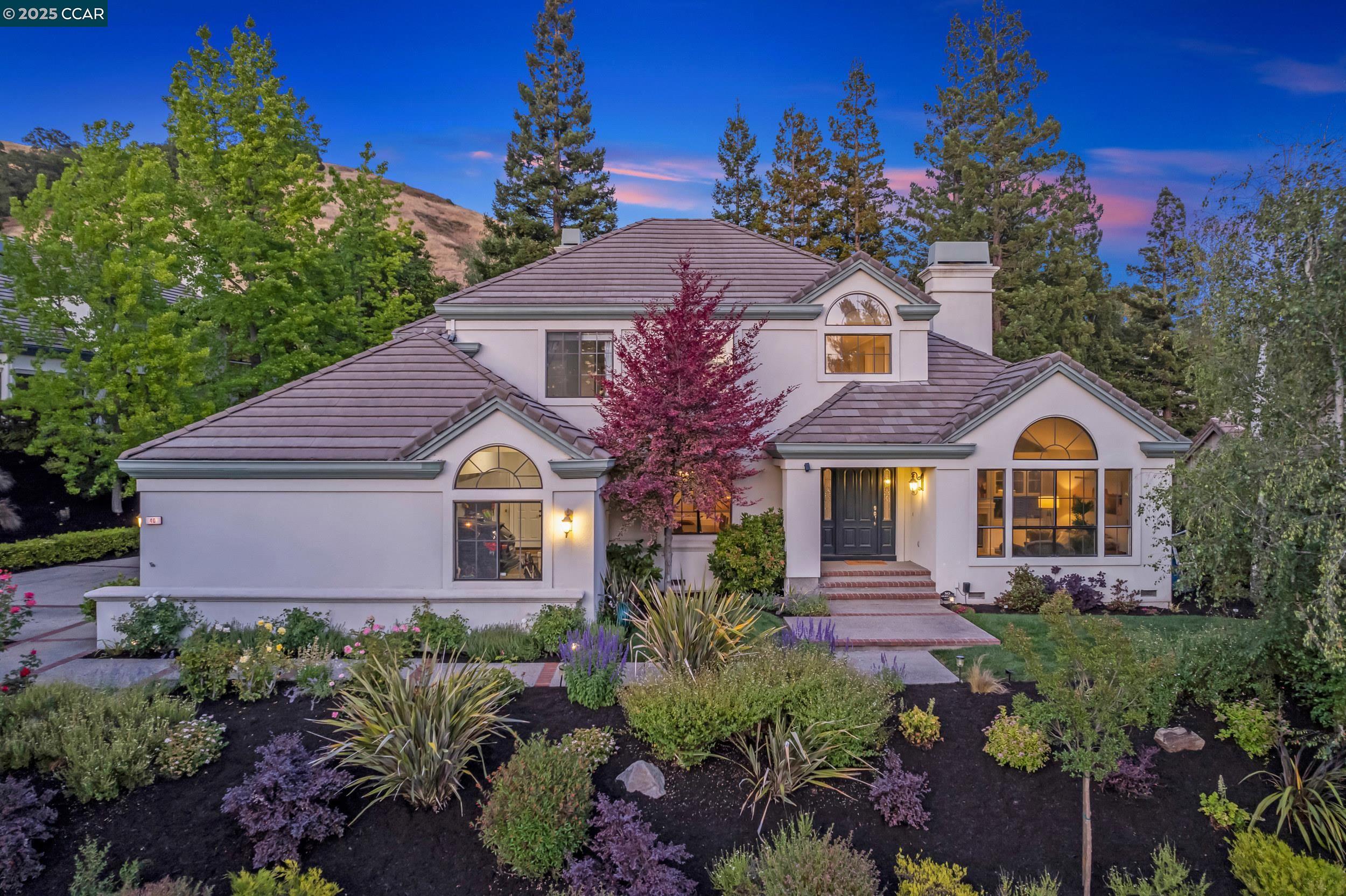 40 Oak Trail Ct