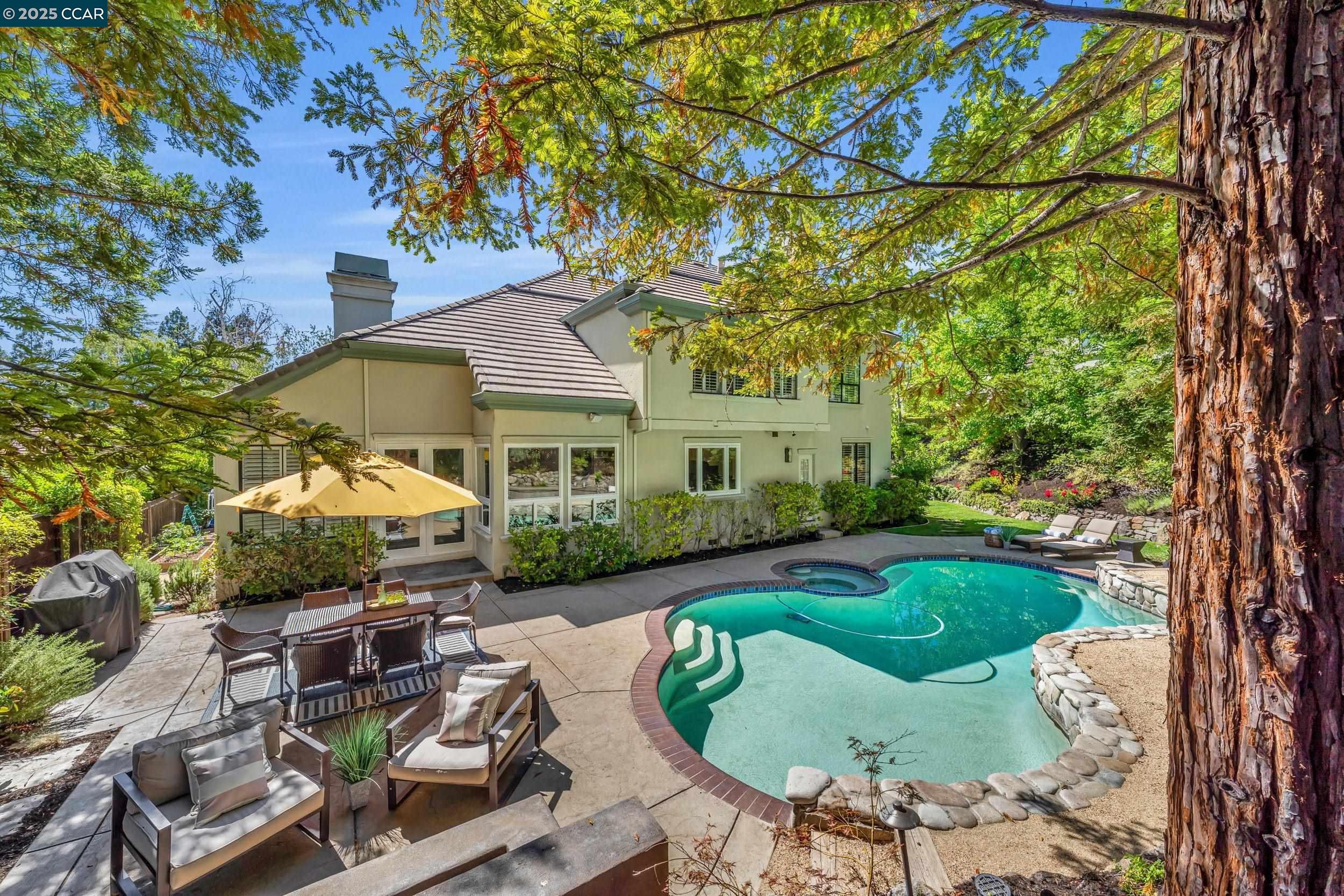 40 Oak Trail Ct