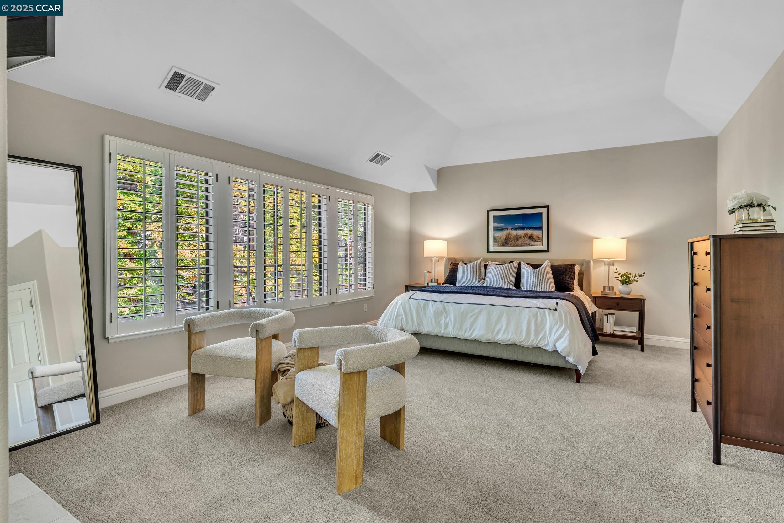 40 Oak Trail Ct