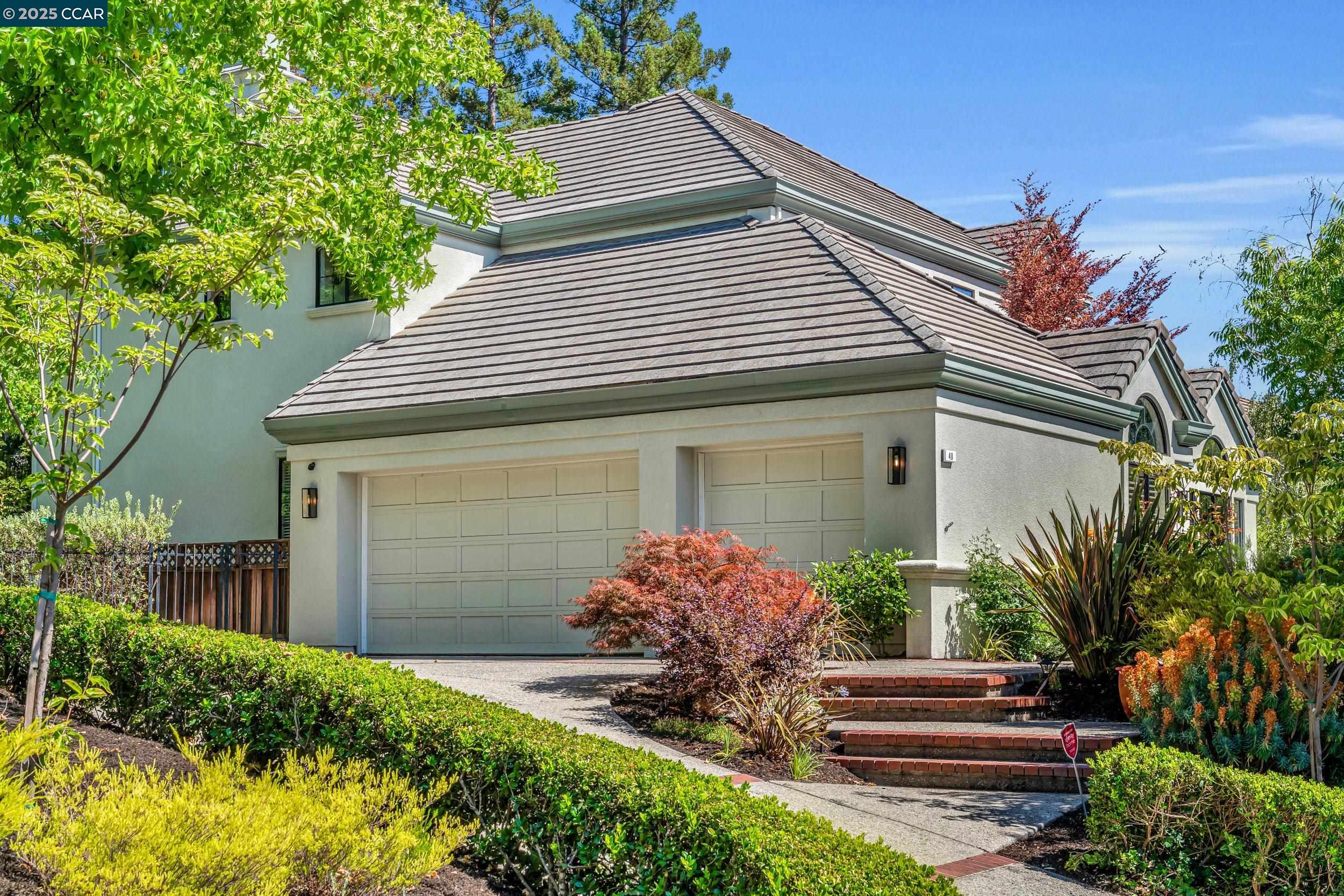 40 Oak Trail Ct