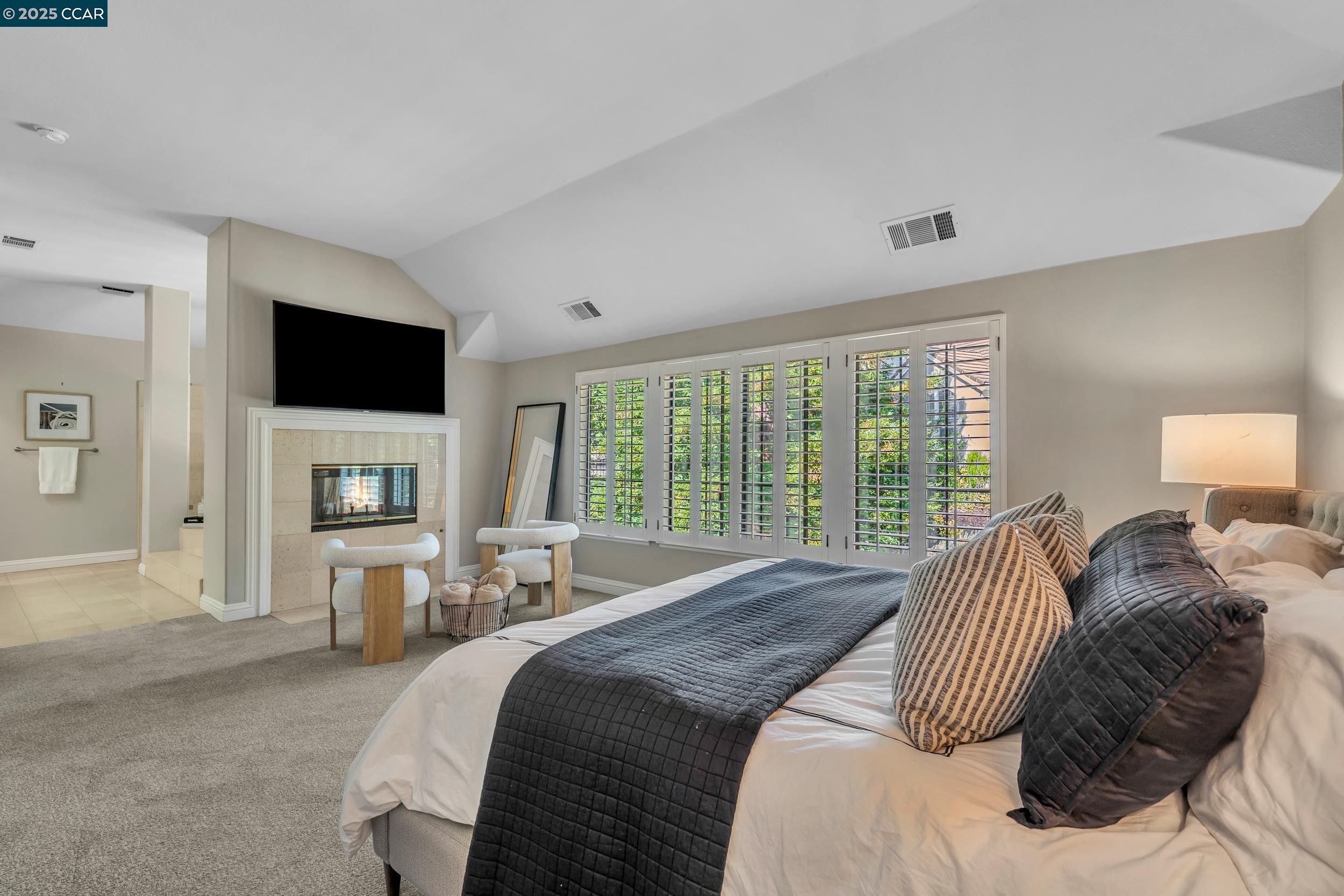 40 Oak Trail Ct