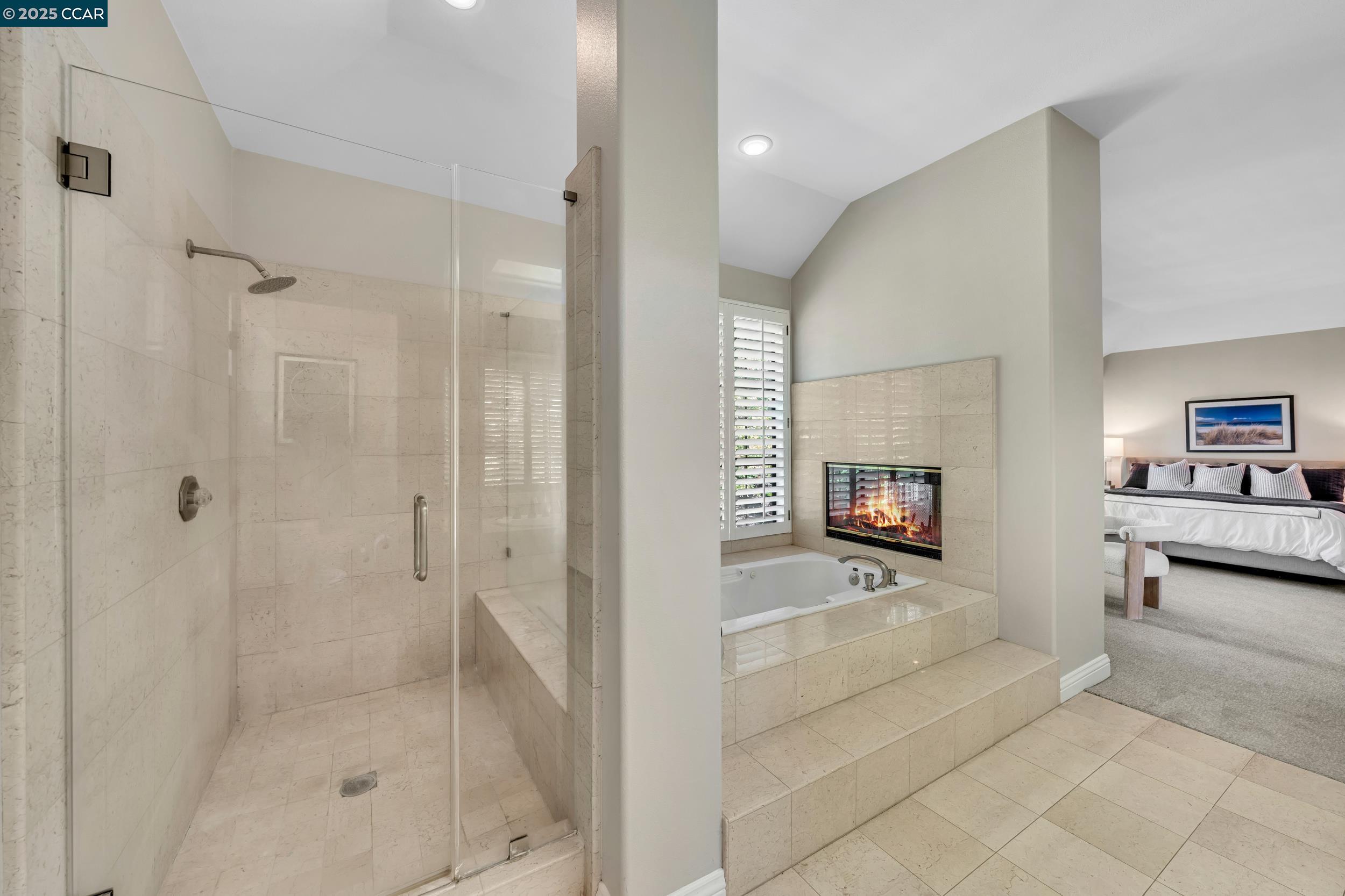 40 Oak Trail Ct