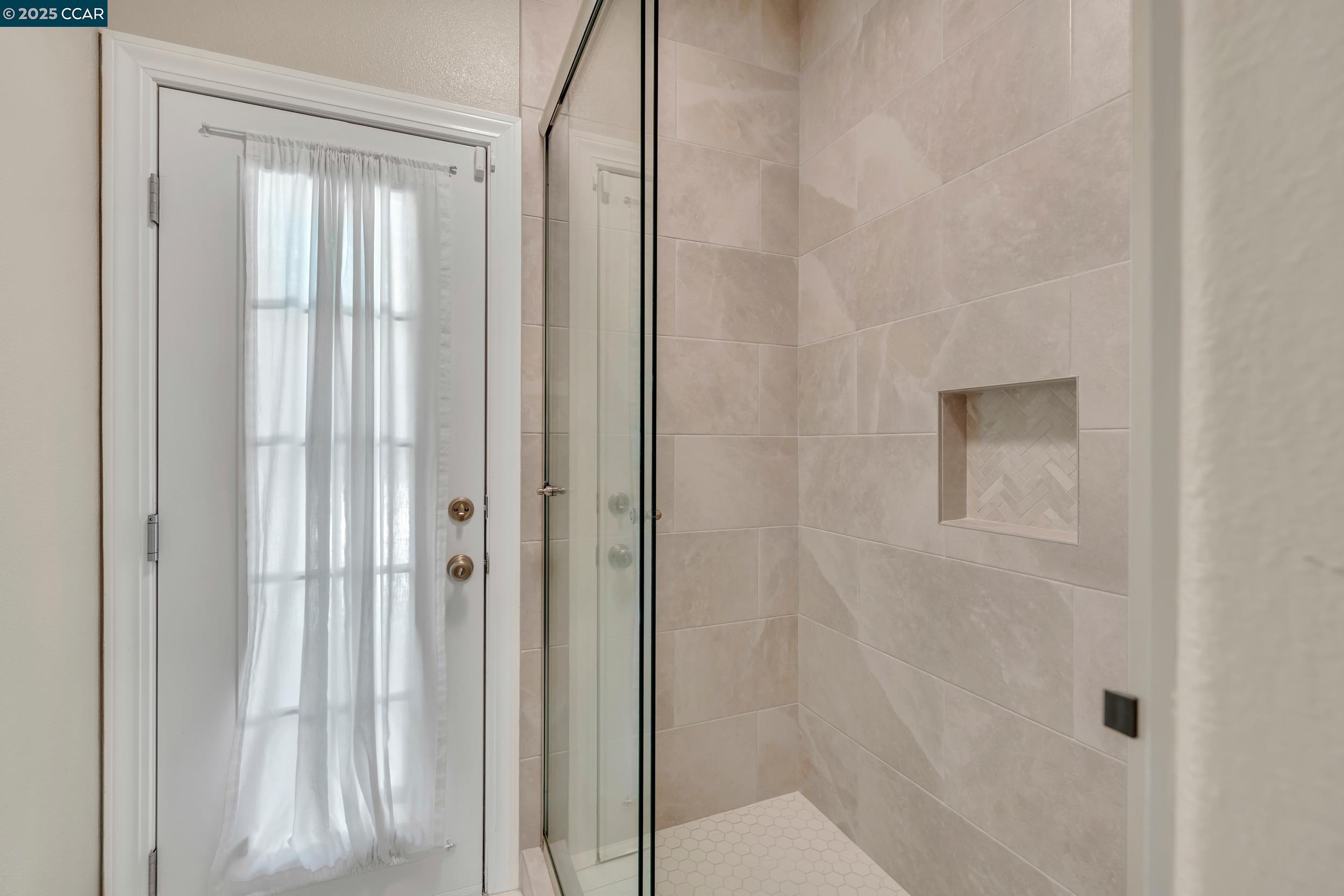 40 Oak Trail Ct