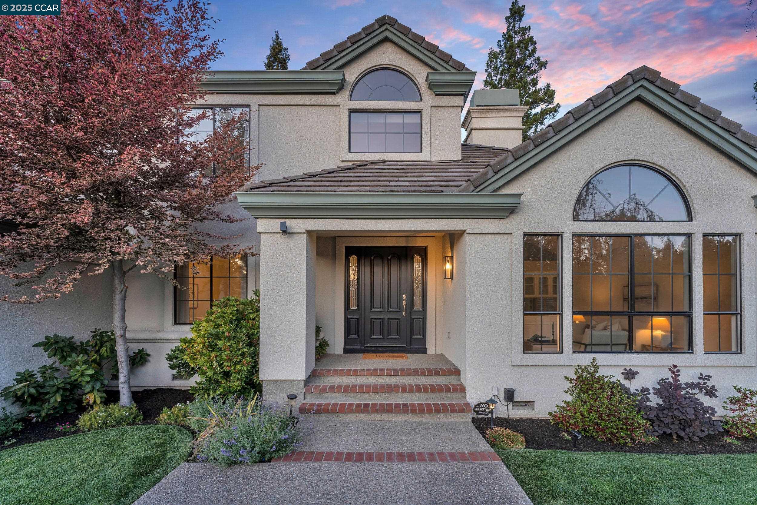 40 Oak Trail Ct