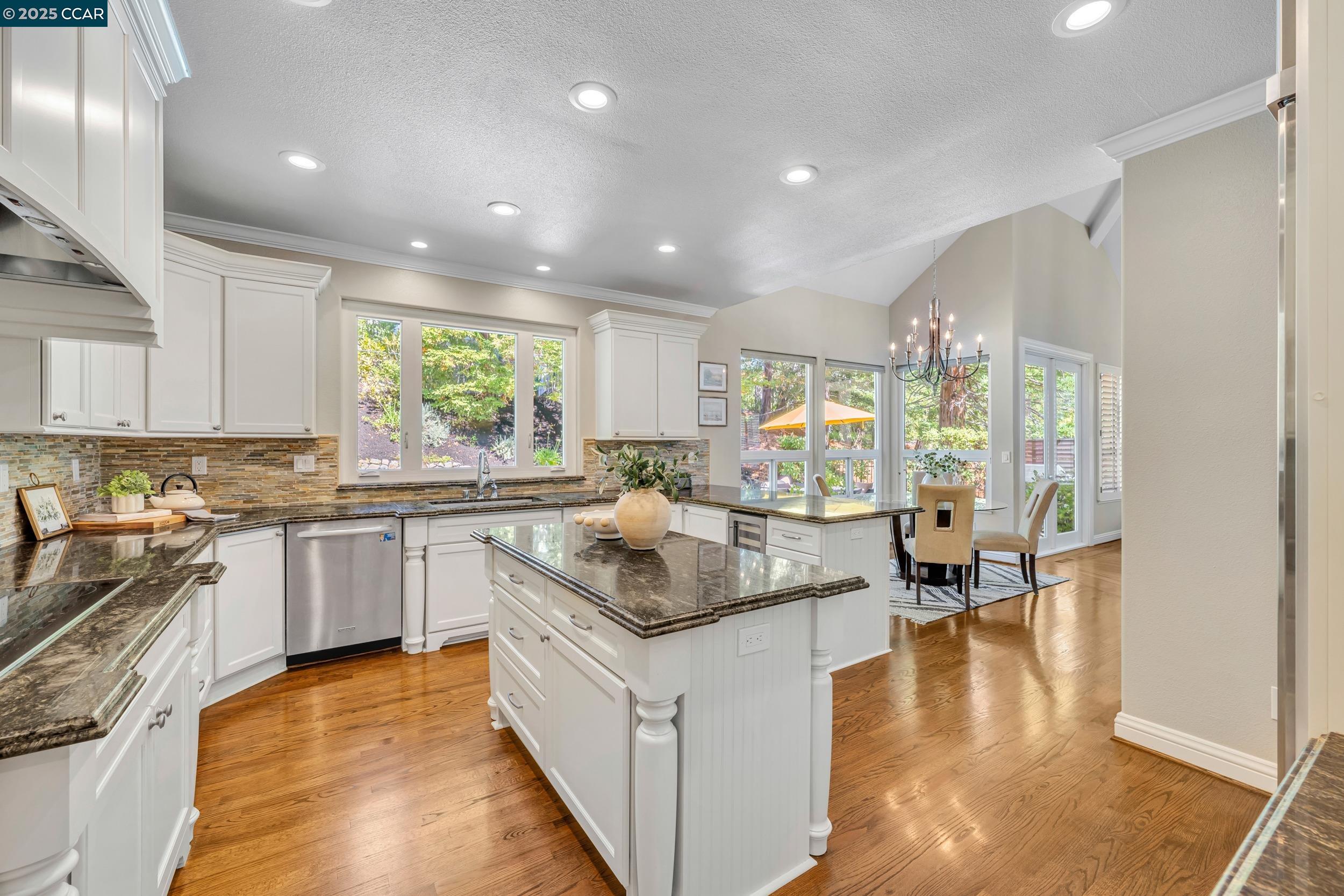40 Oak Trail Ct