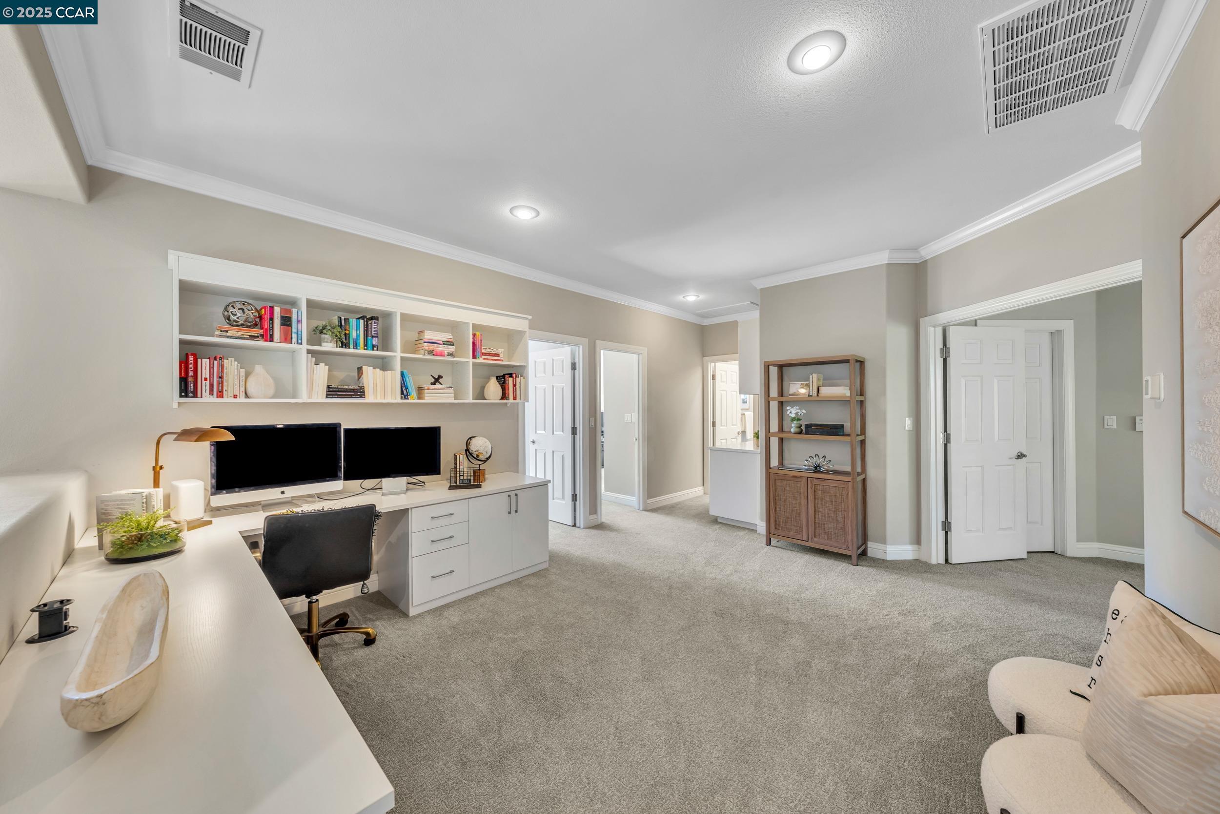 40 Oak Trail Ct
