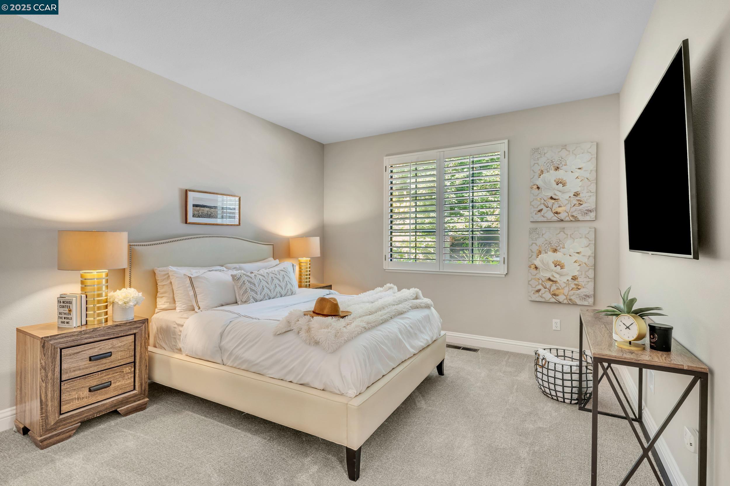 40 Oak Trail Ct