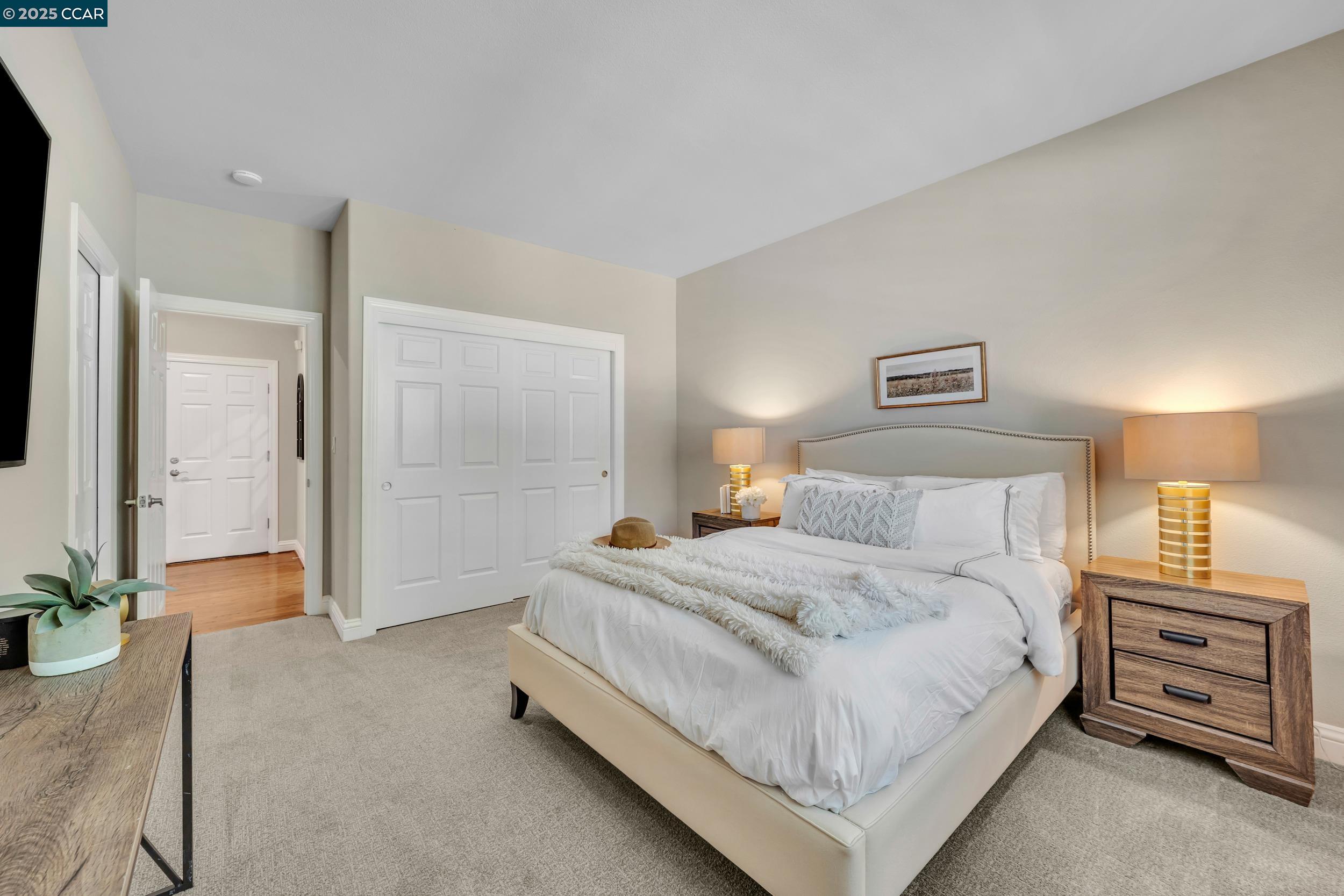 40 Oak Trail Ct
