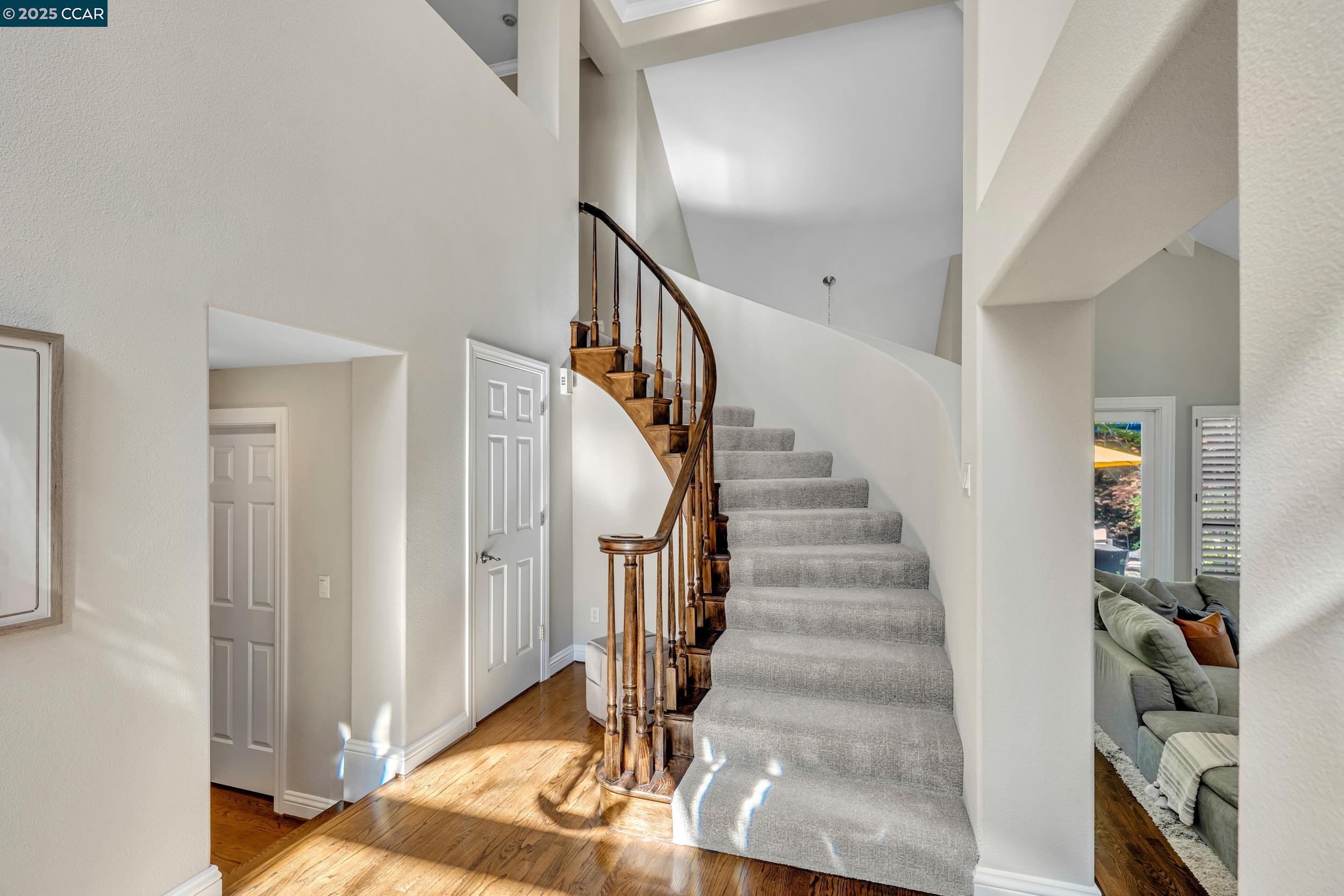 40 Oak Trail Ct