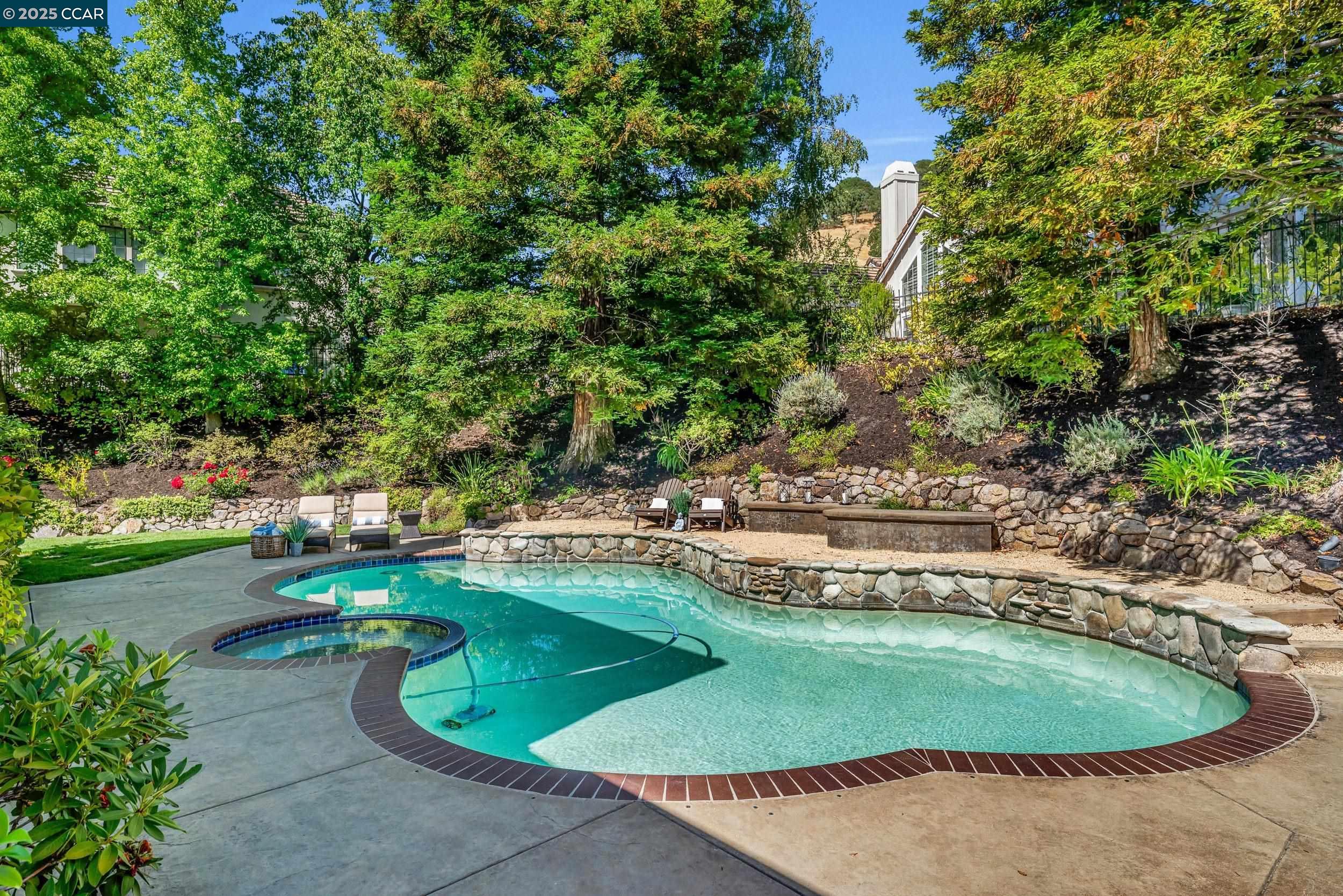 40 Oak Trail Ct