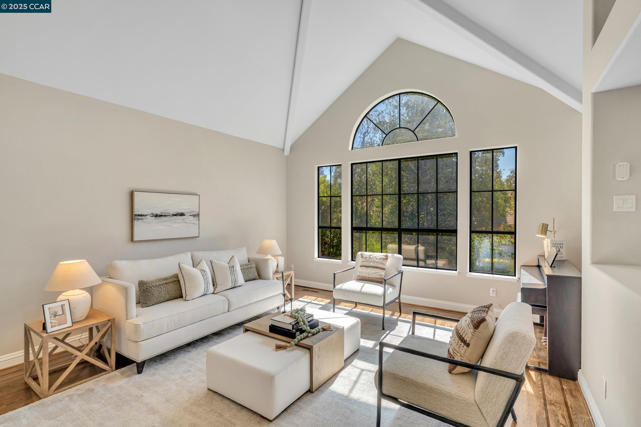 40 Oak Trail Ct