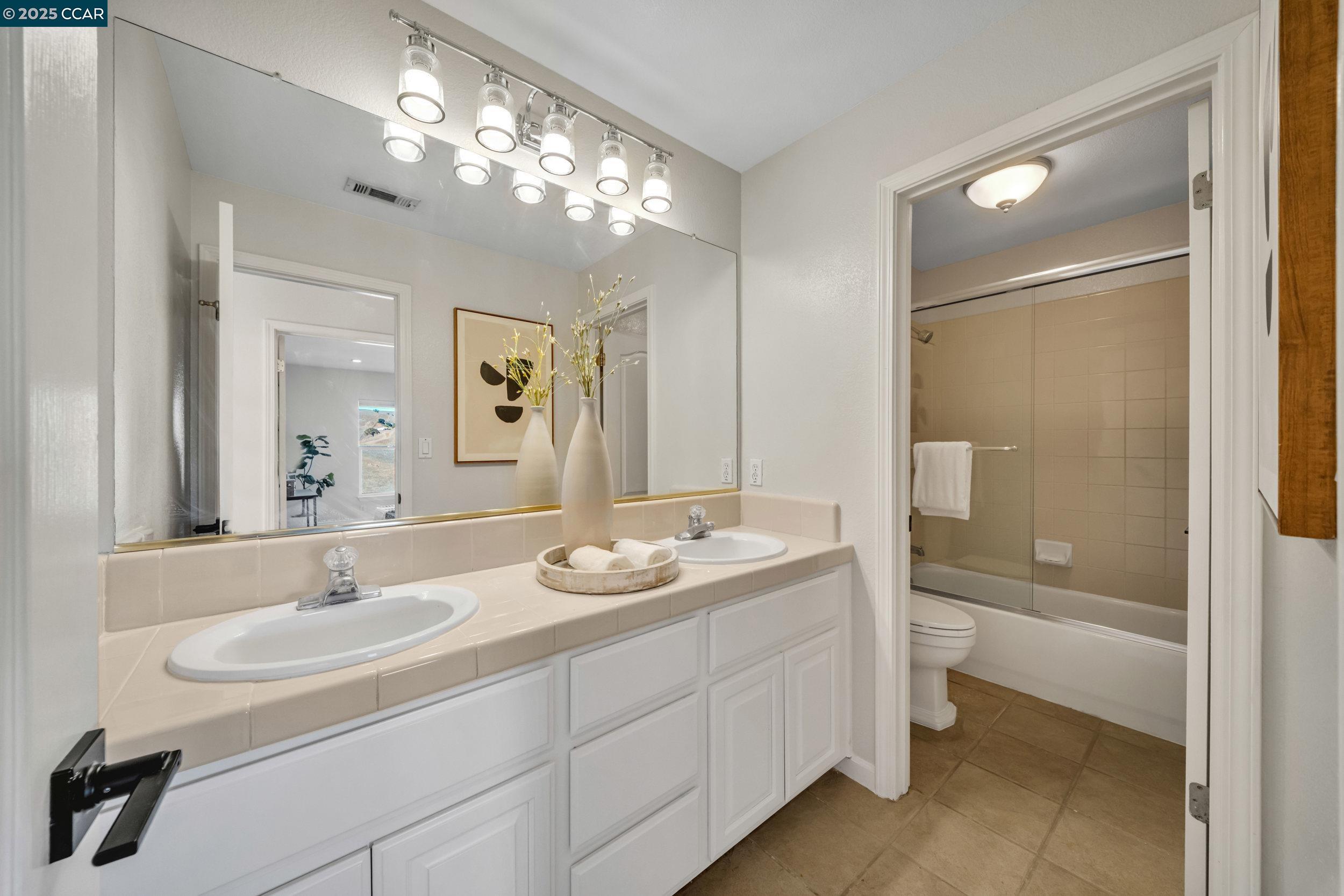 1040 Pebble Beach Dr, Clayton