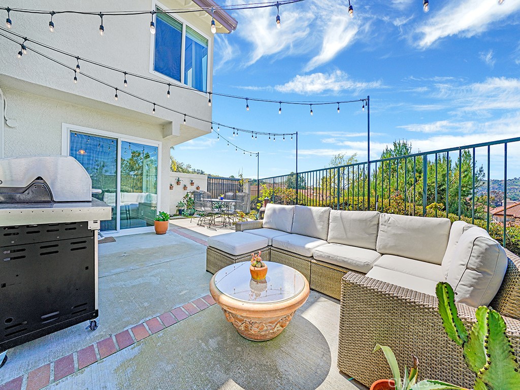 27379 Paseo La Serna