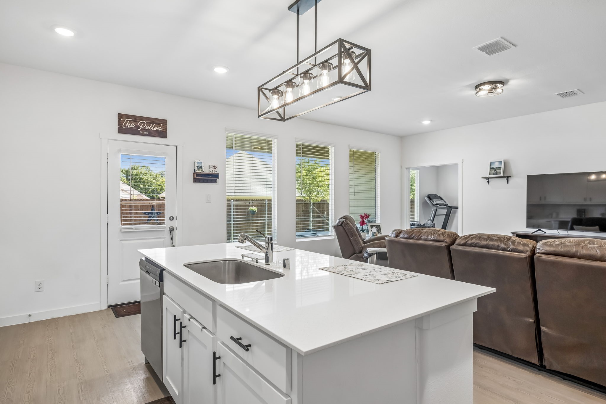 1801 Rubber Fig Lane