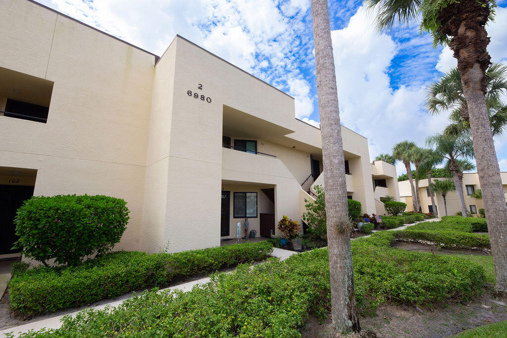 6980 SE Constitution Boulevard 203