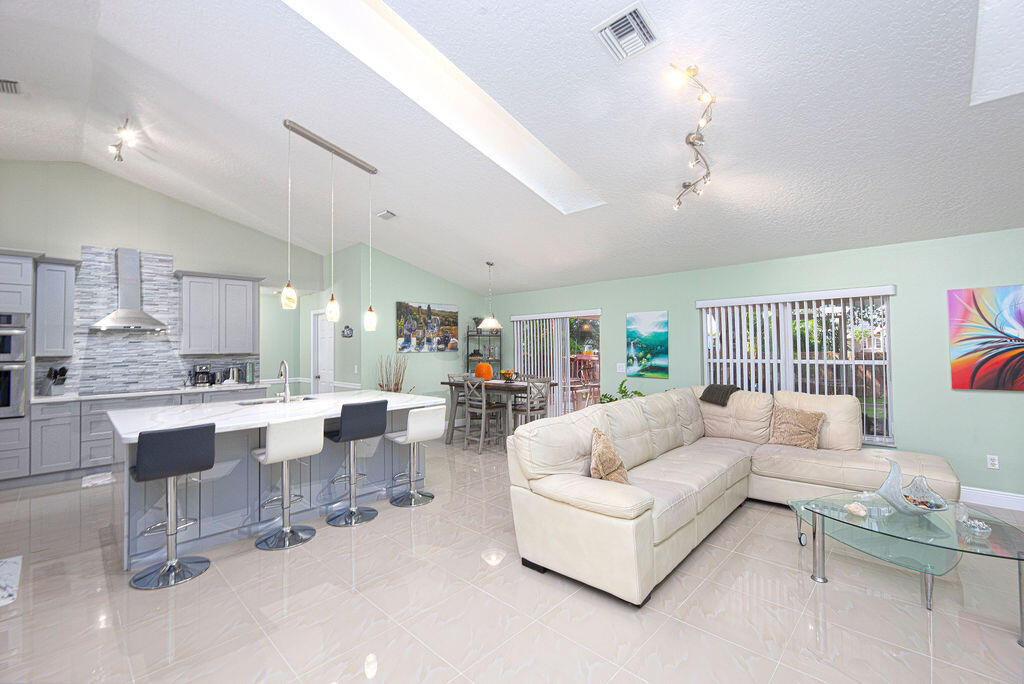 3362 SE East Snow Road