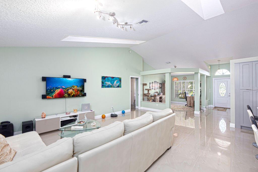 3362 SE East Snow Road