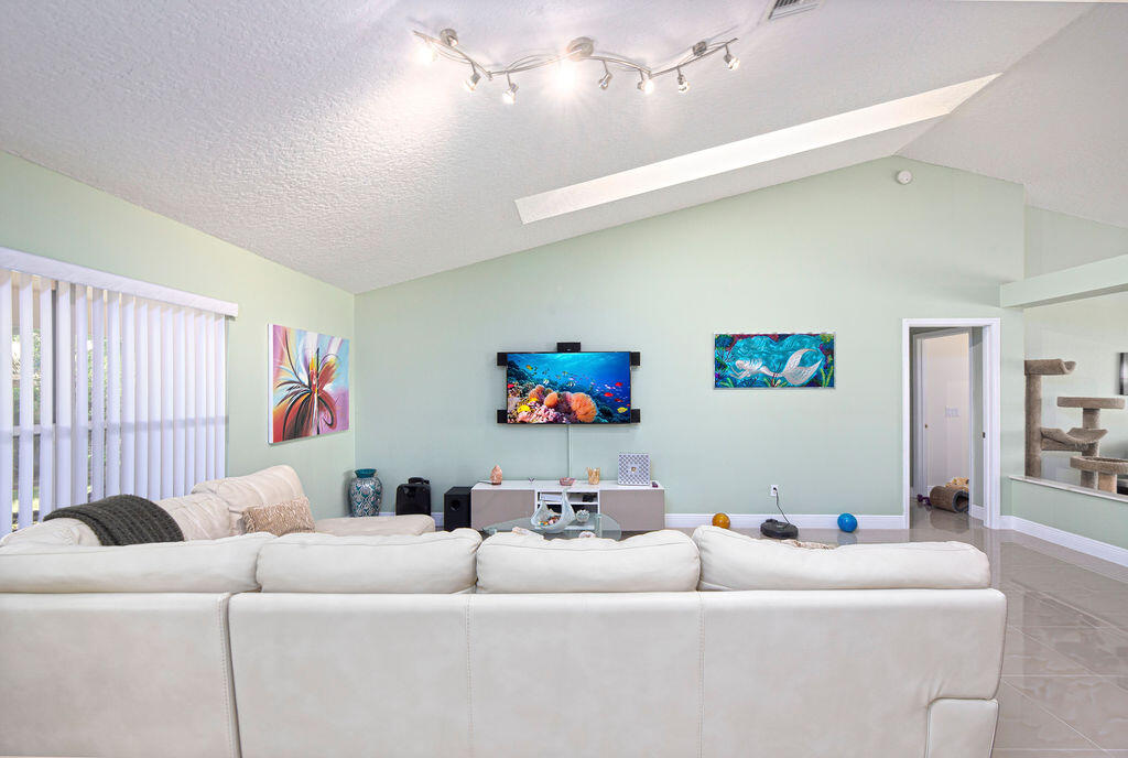 3362 SE East Snow Road