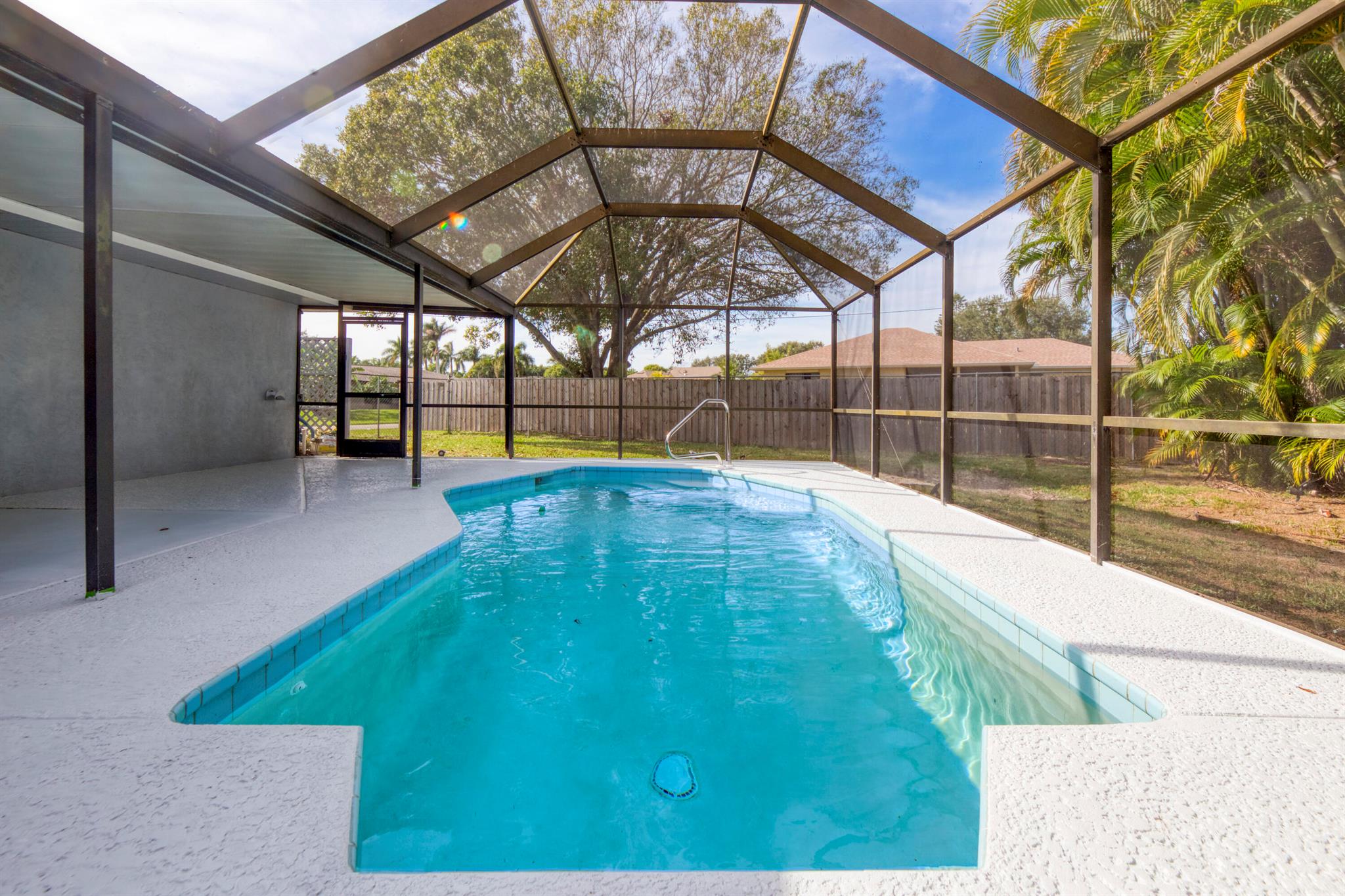 183 SW Airview Avenue