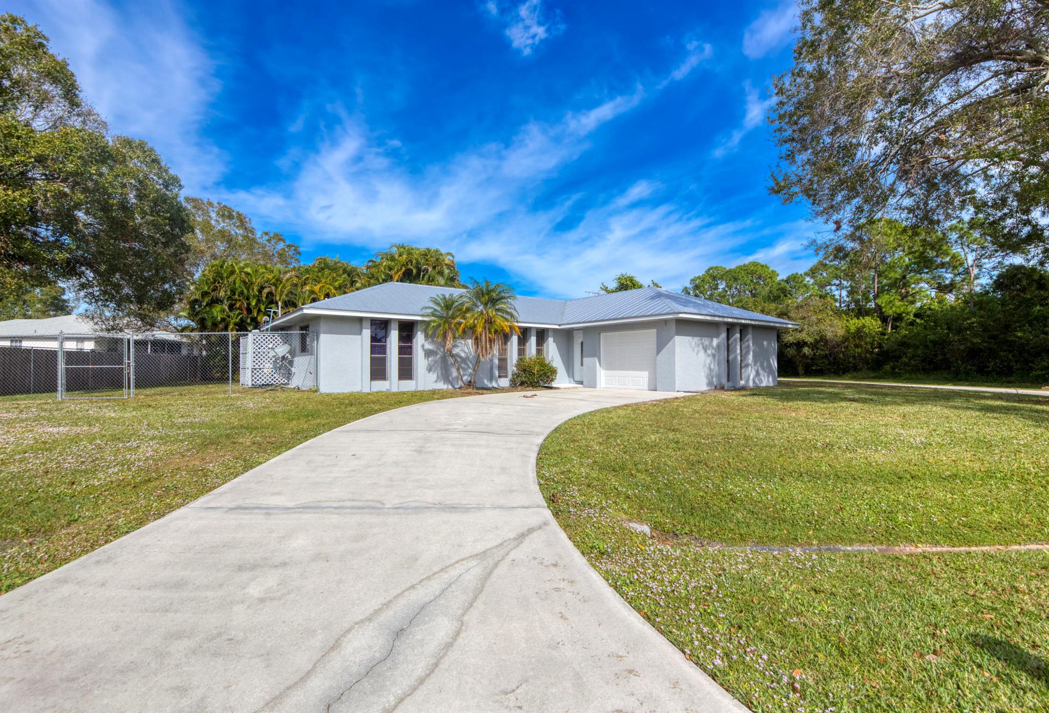 183 SW Airview Avenue