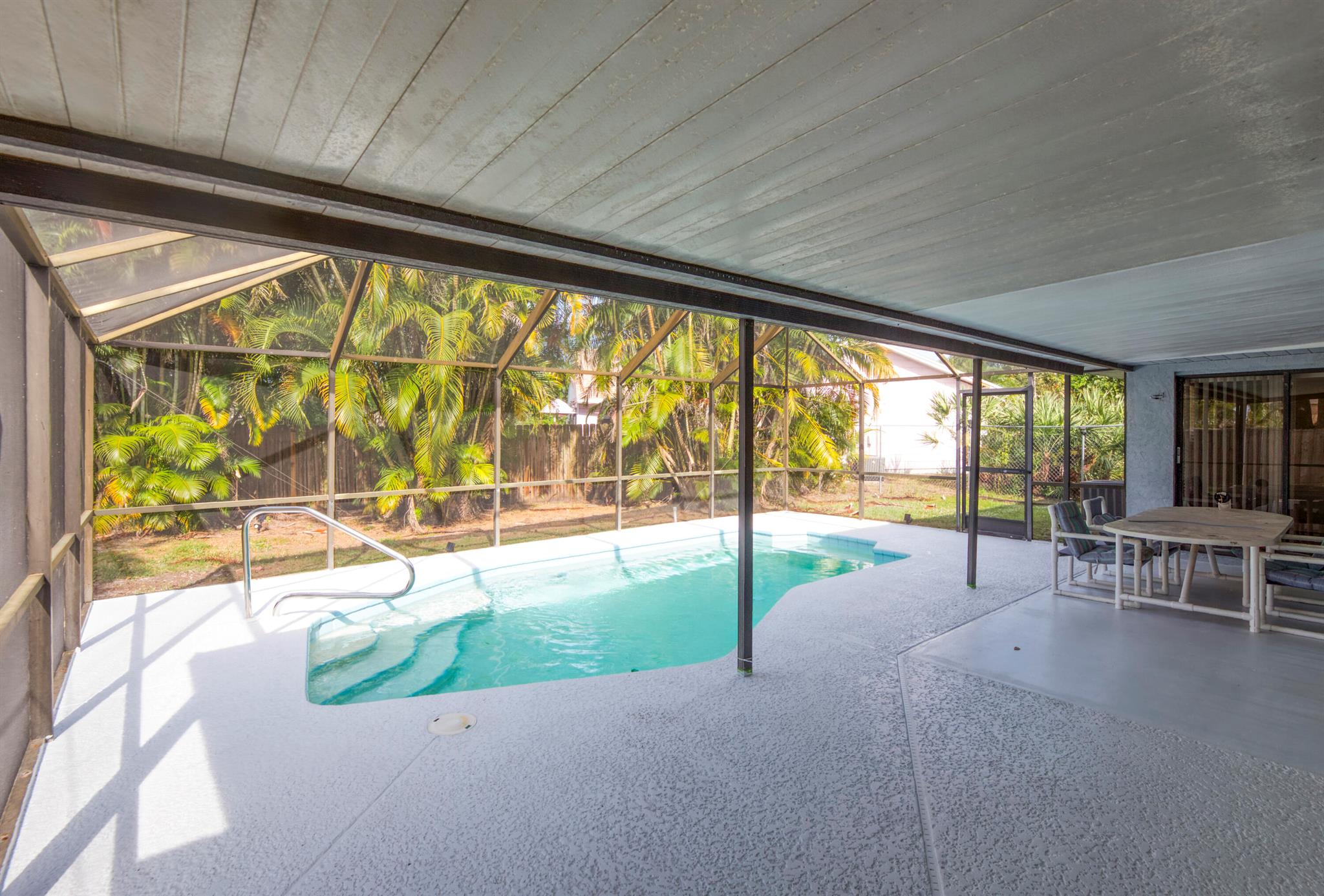 183 SW Airview Avenue