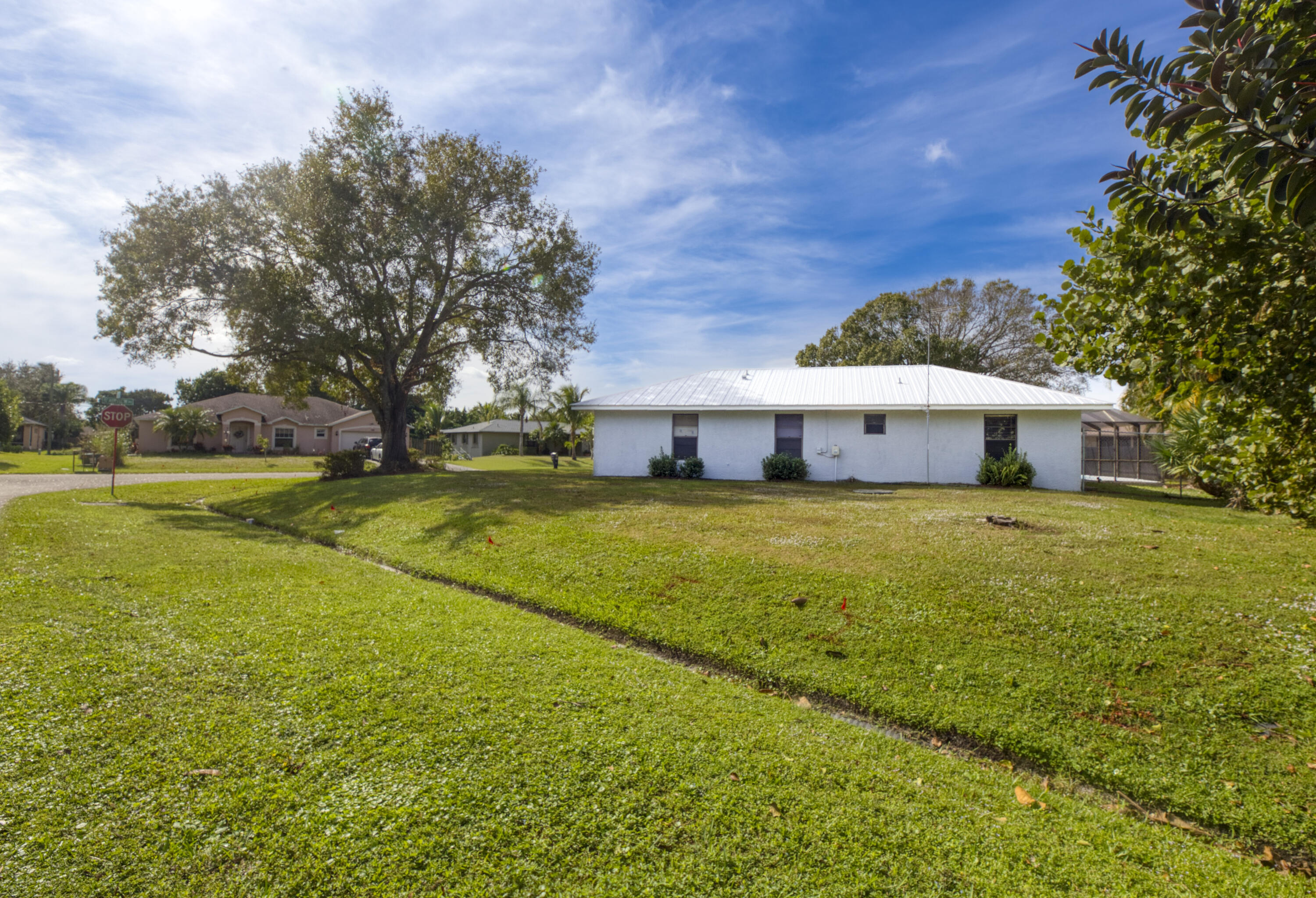 183 SW Airview Avenue