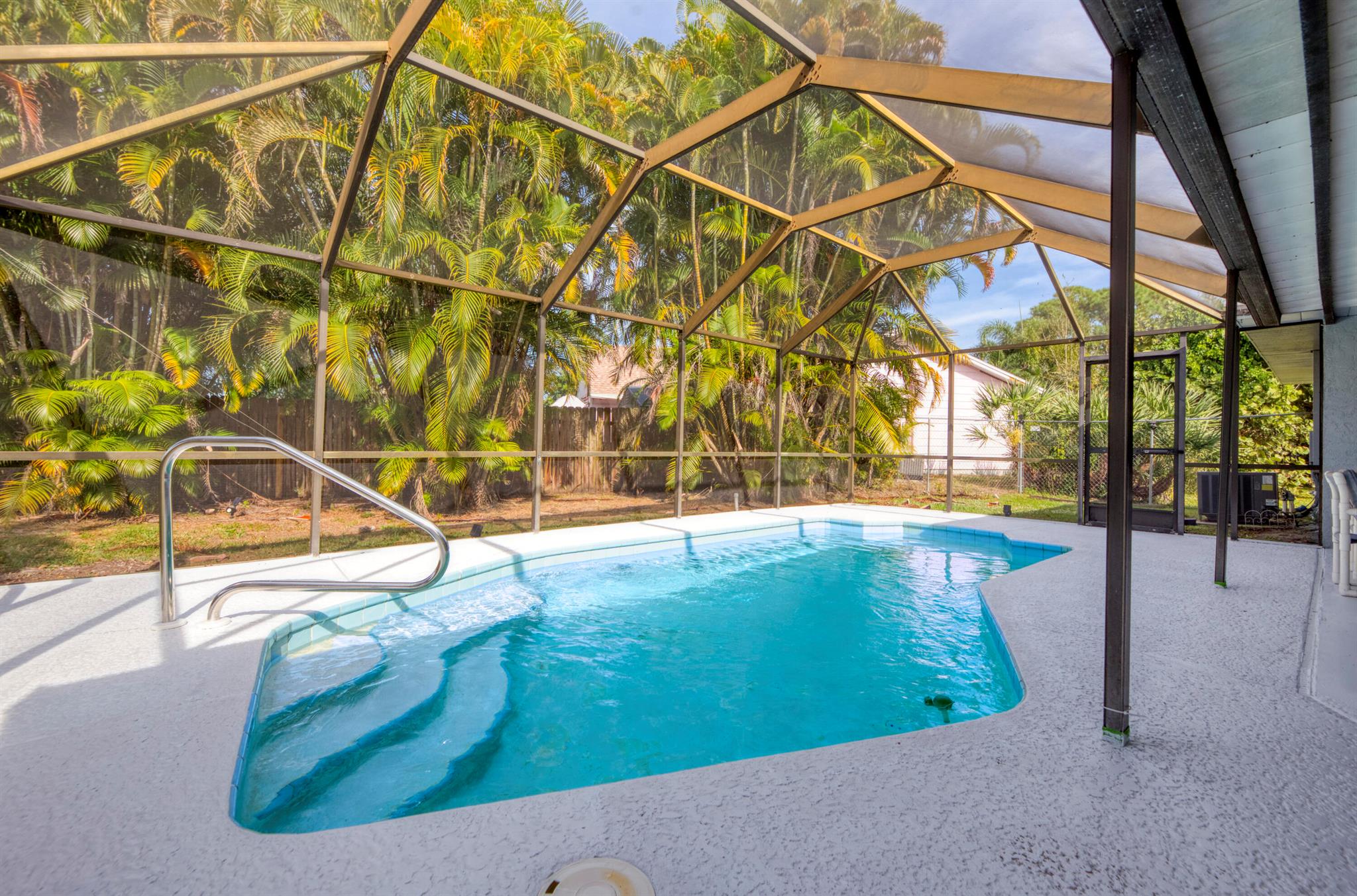 183 SW Airview Avenue