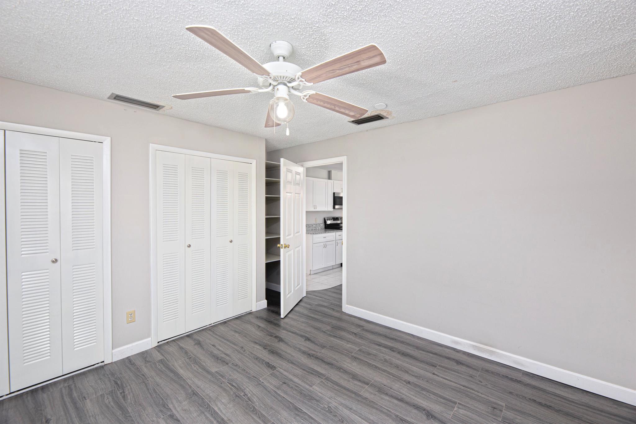 183 SW Airview Avenue