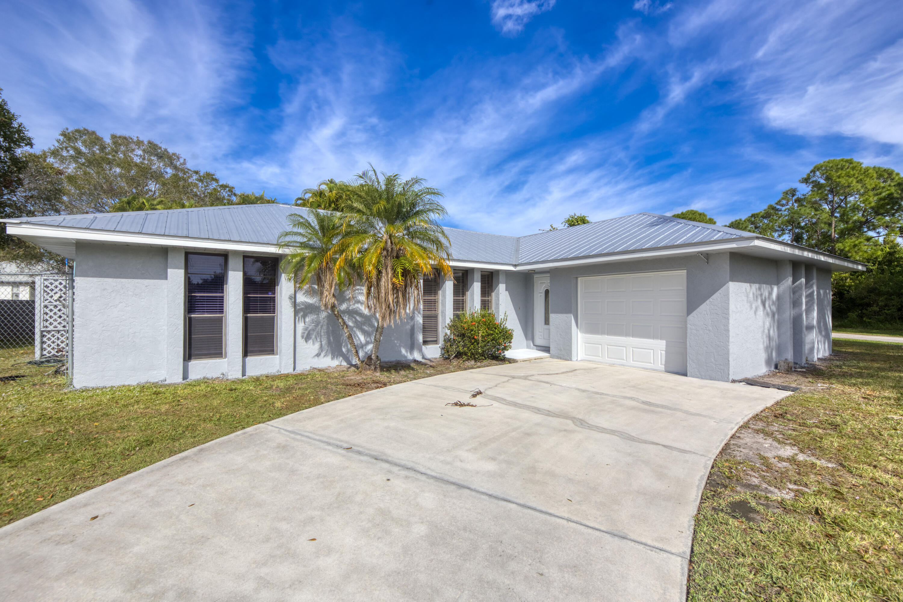 183 SW Airview Avenue