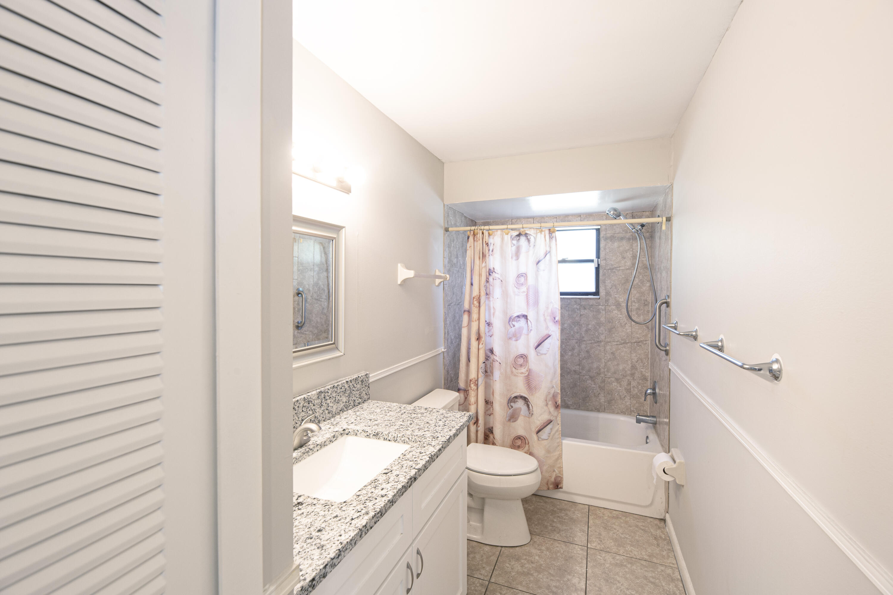 183 SW Airview Avenue