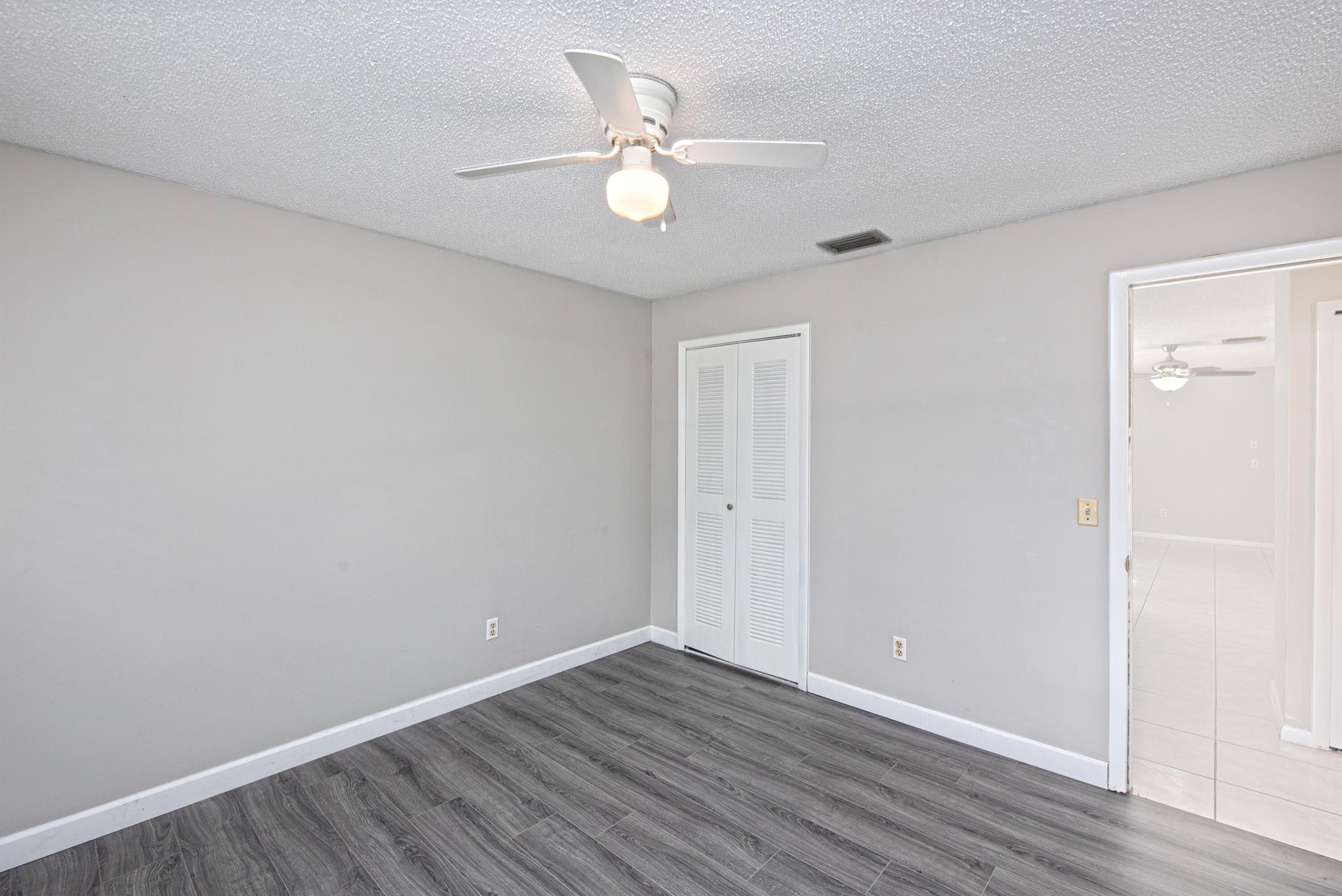 183 SW Airview Avenue