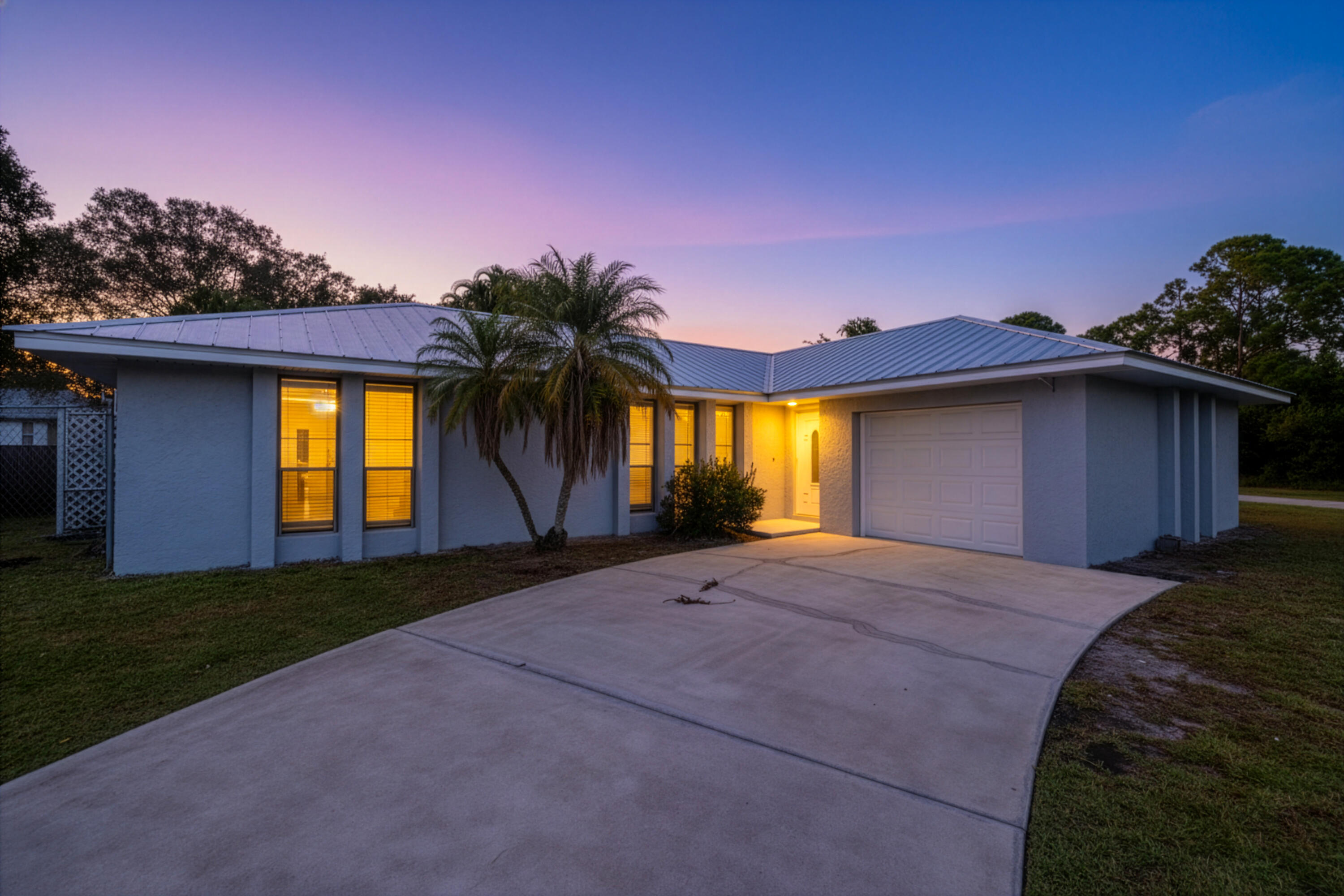 183 SW Airview Avenue