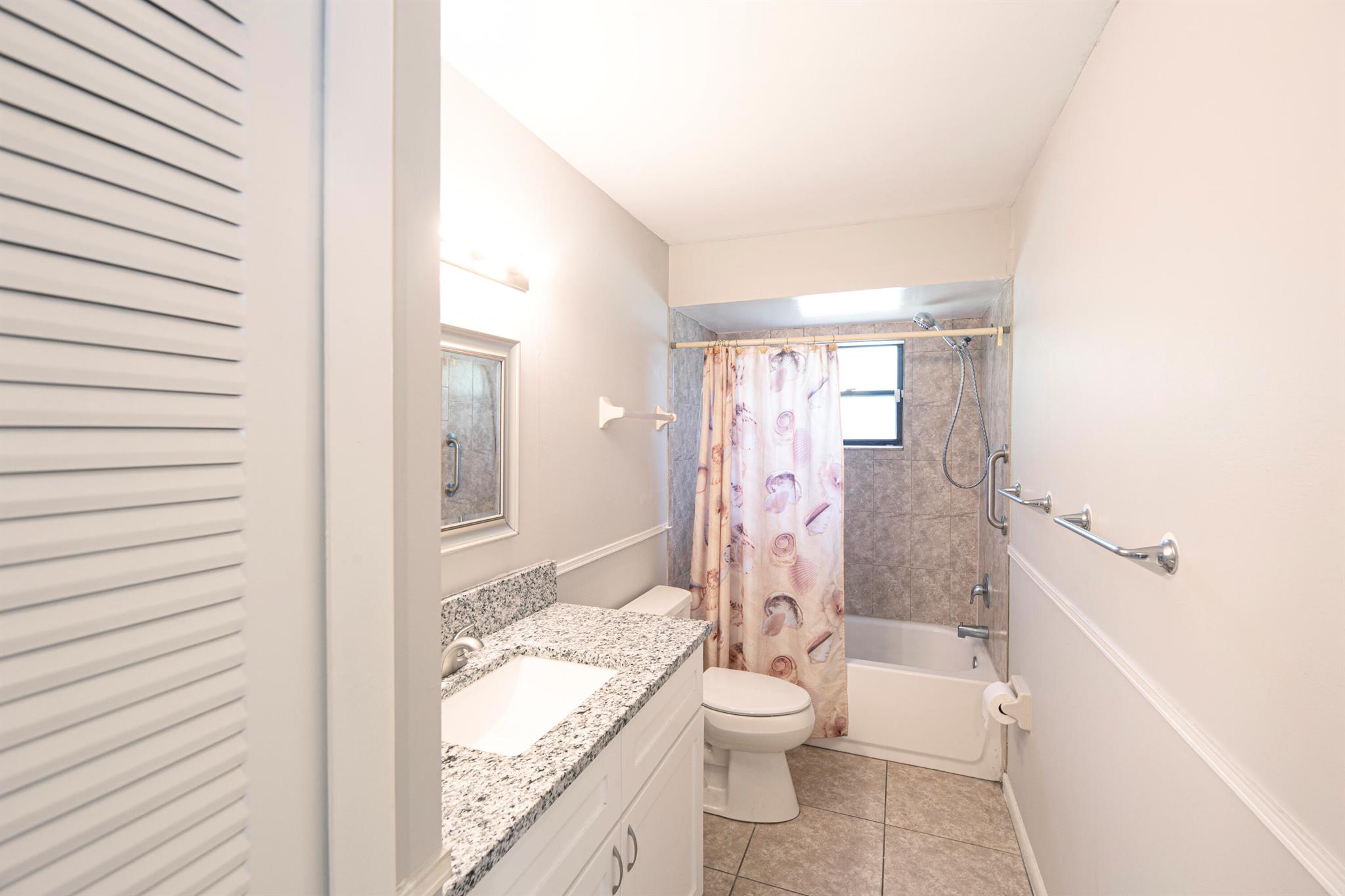 183 SW Airview Avenue