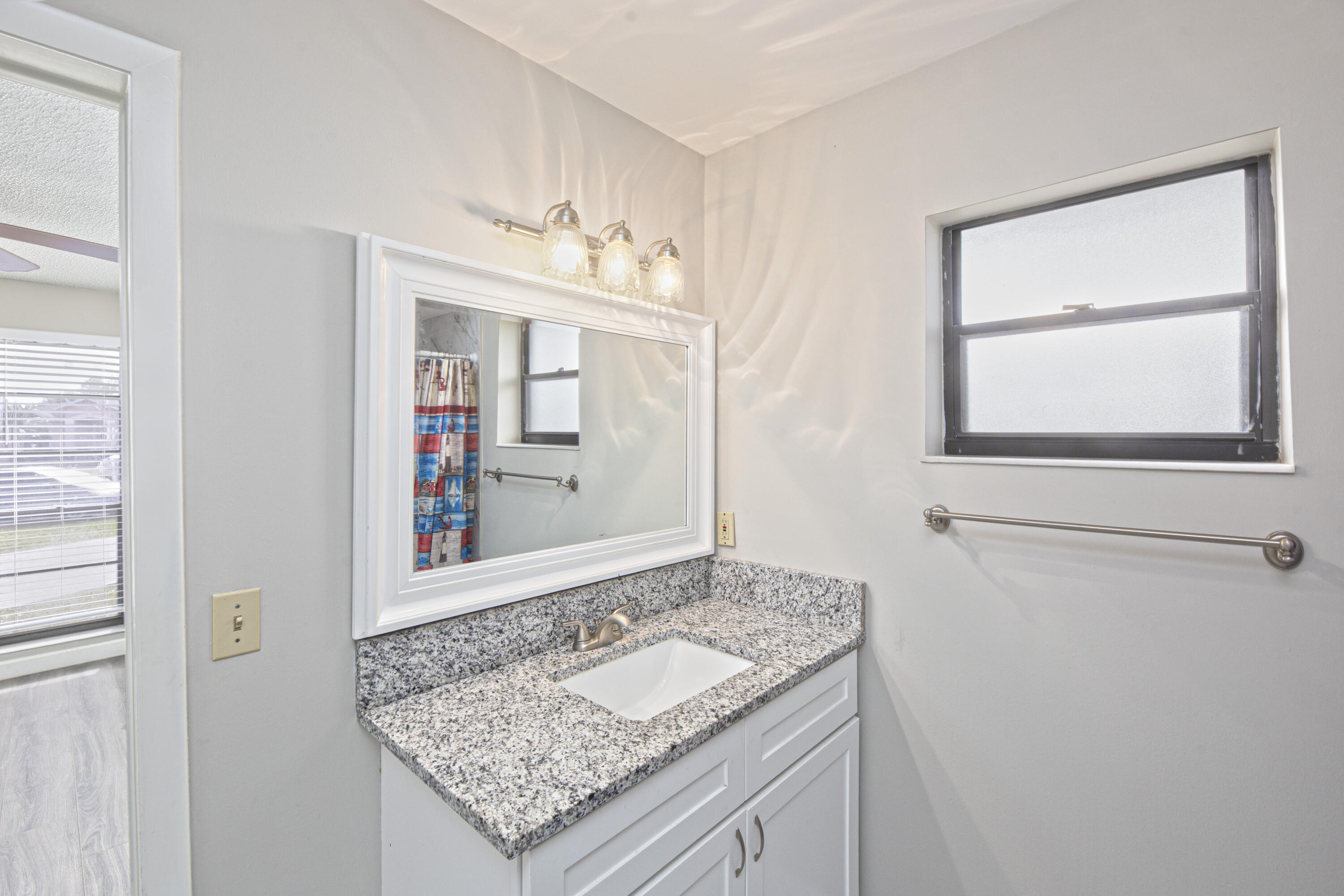 183 SW Airview Avenue