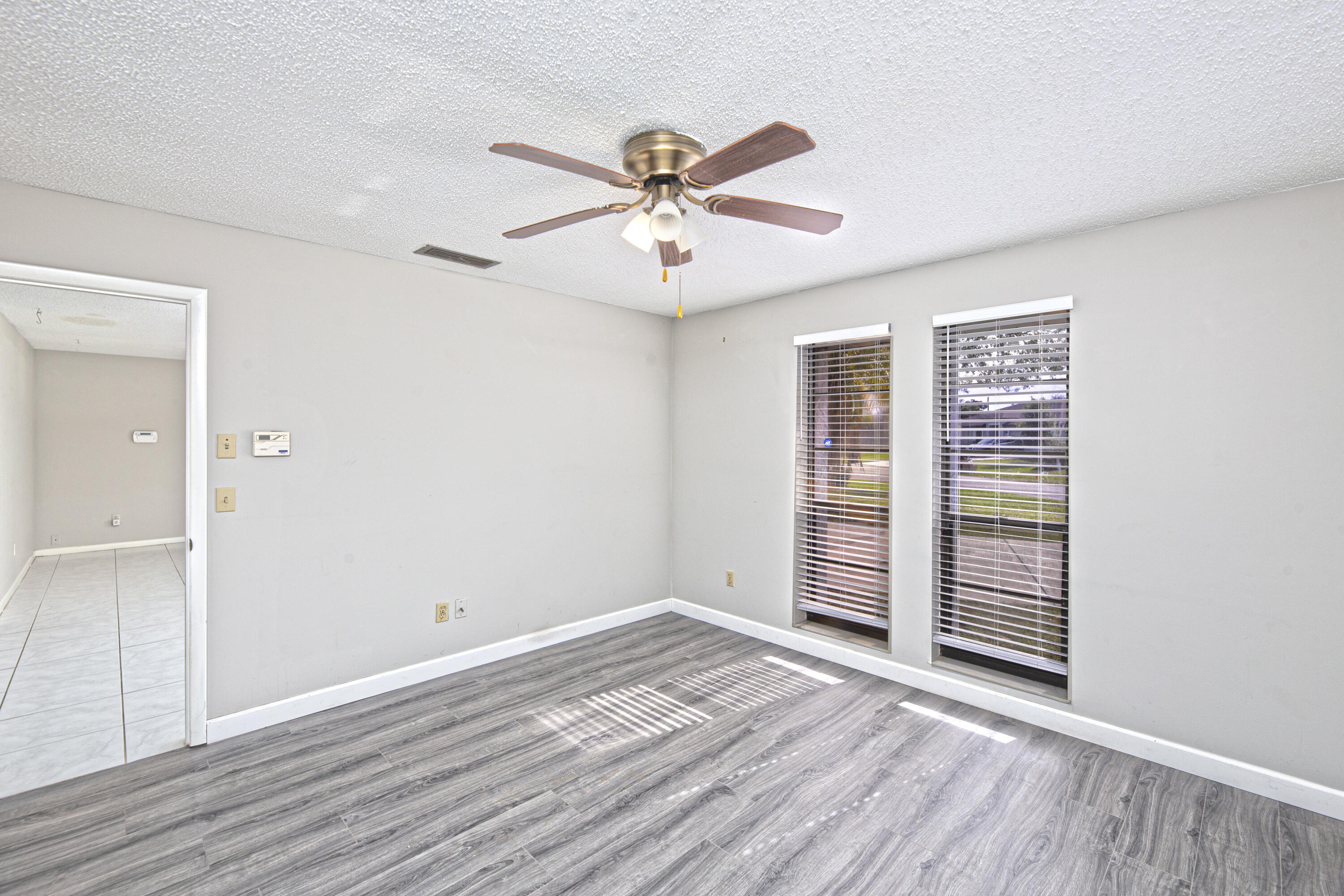 183 SW Airview Avenue