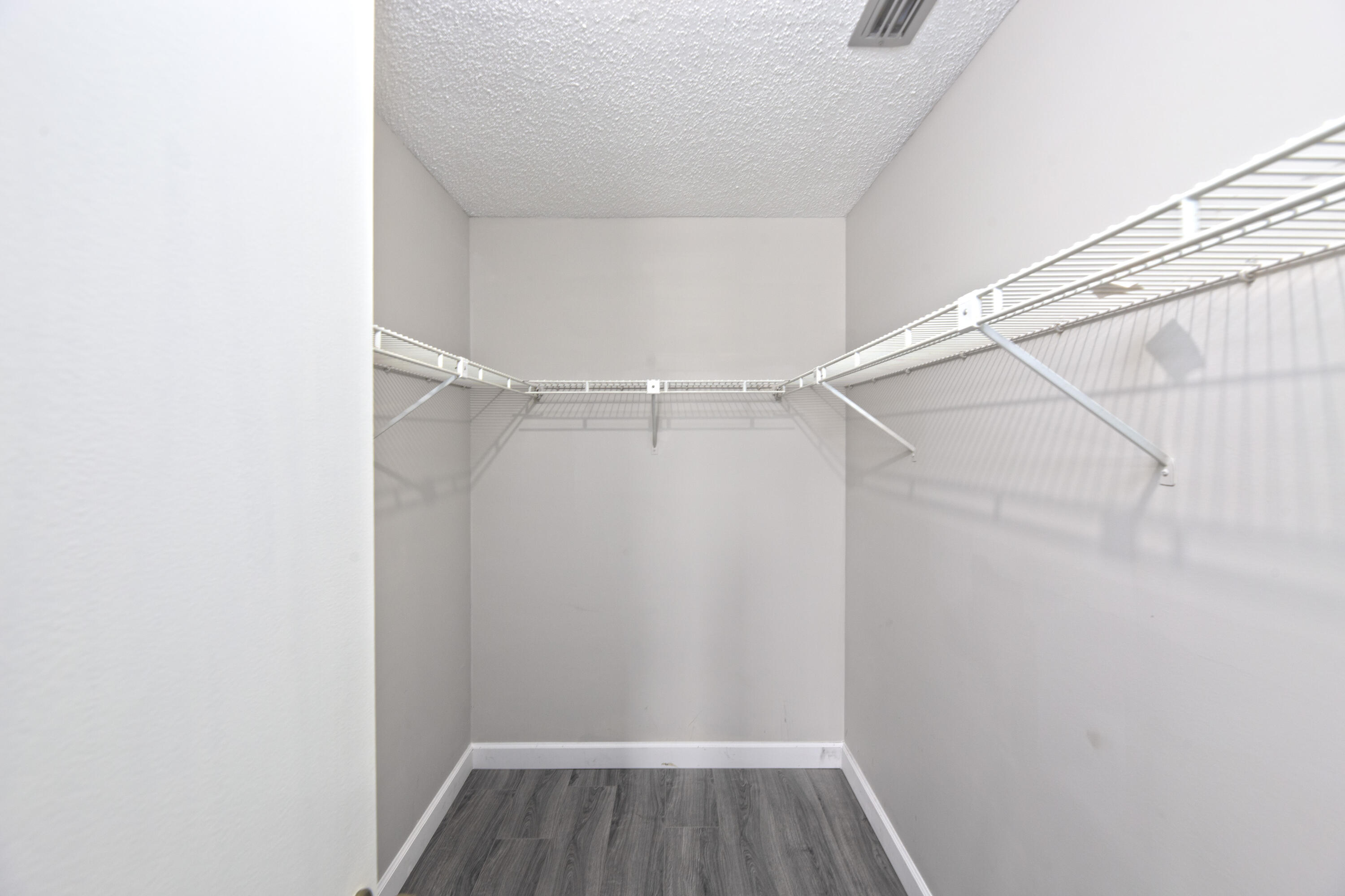 183 SW Airview Avenue