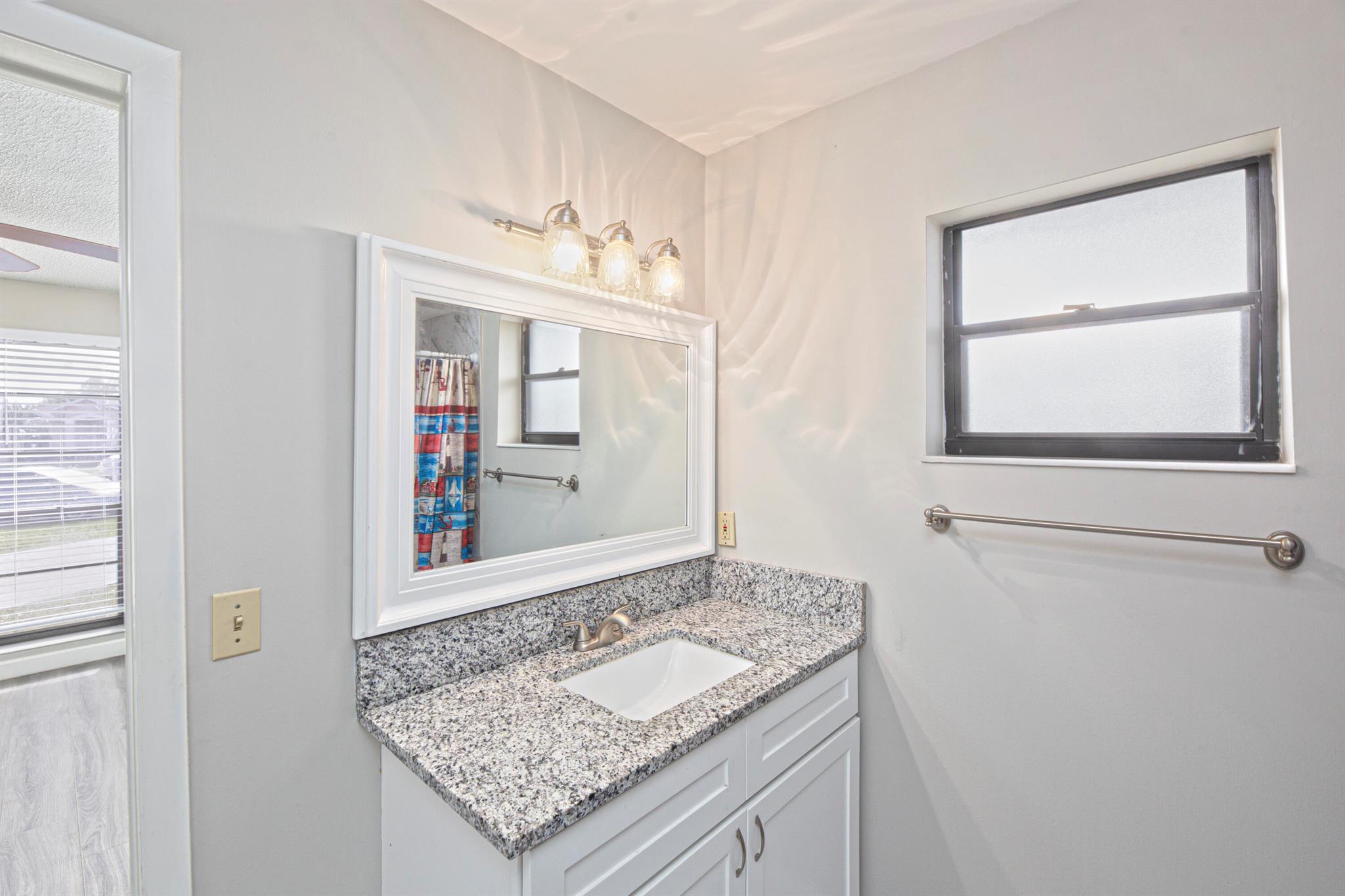 183 SW Airview Avenue